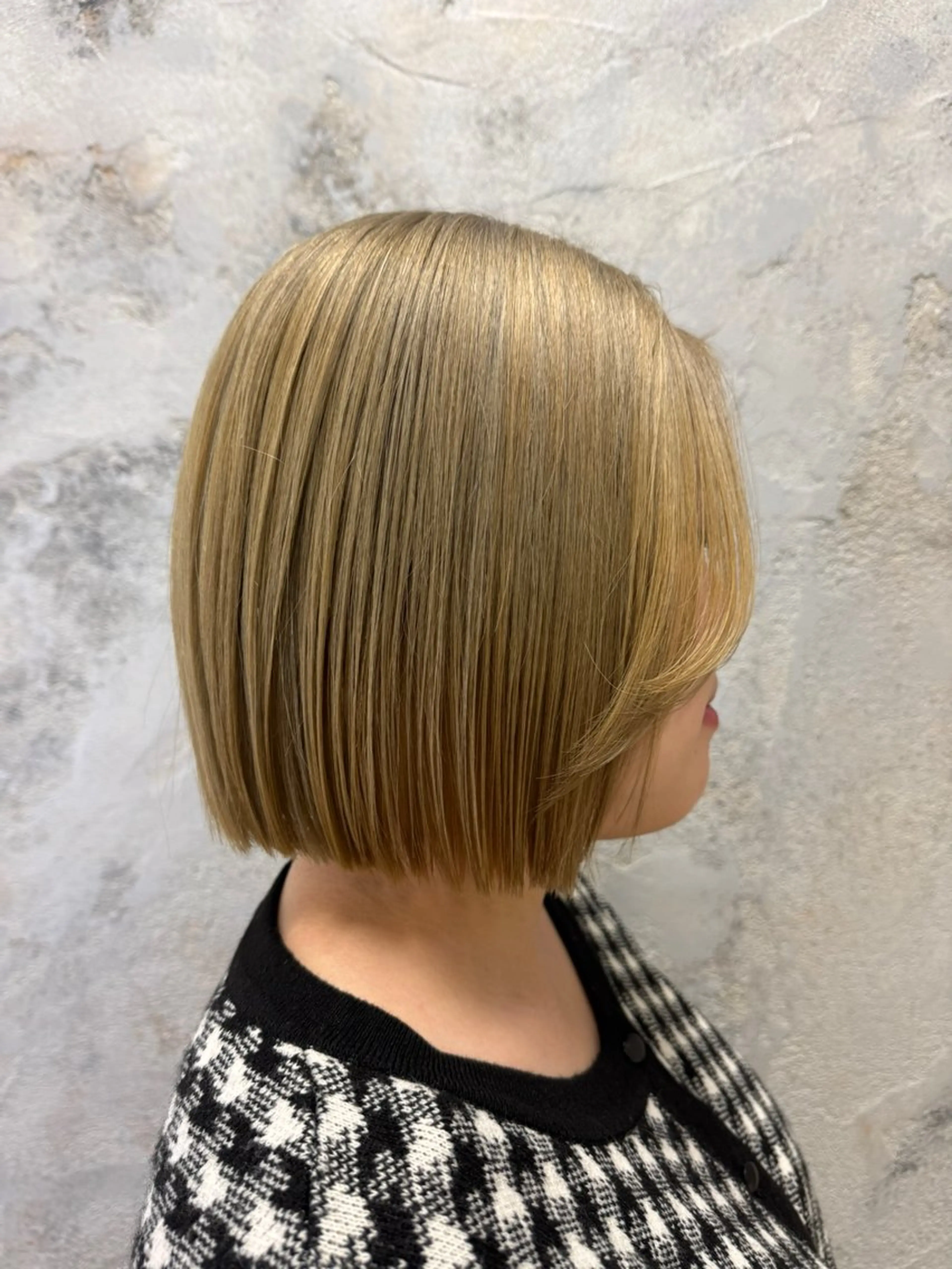 ショート カラー ボブ 顔まわりレイヤー 韓国風ヘア レイヤーカット 小顔カット ともか/美髪透明感 カラー/顔周りカットのヘアスタイル