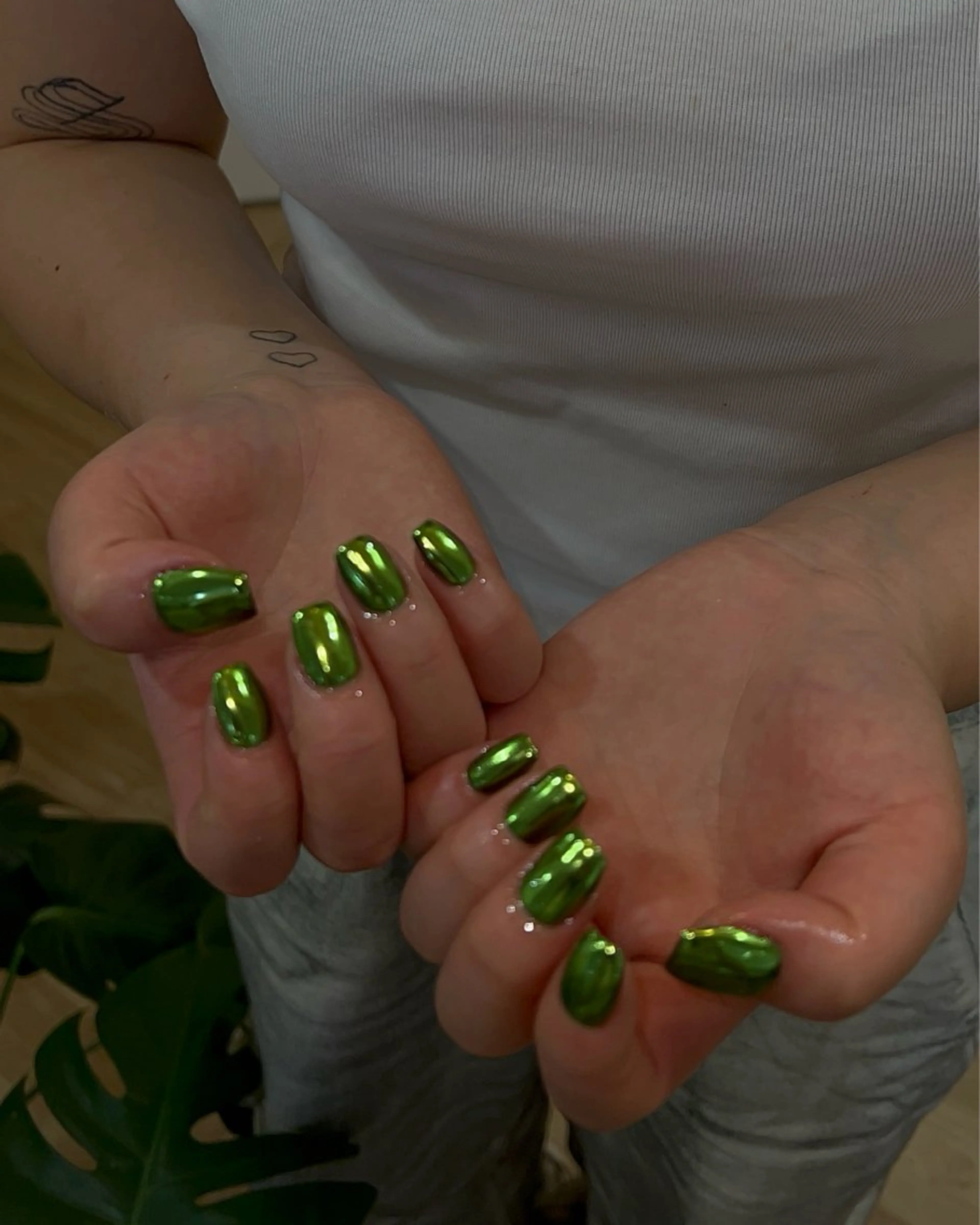 ネイル ハンドネイル フットネイル ハンドケア Nes.Nail所属・Miyagi Asamiのネイルデザイン