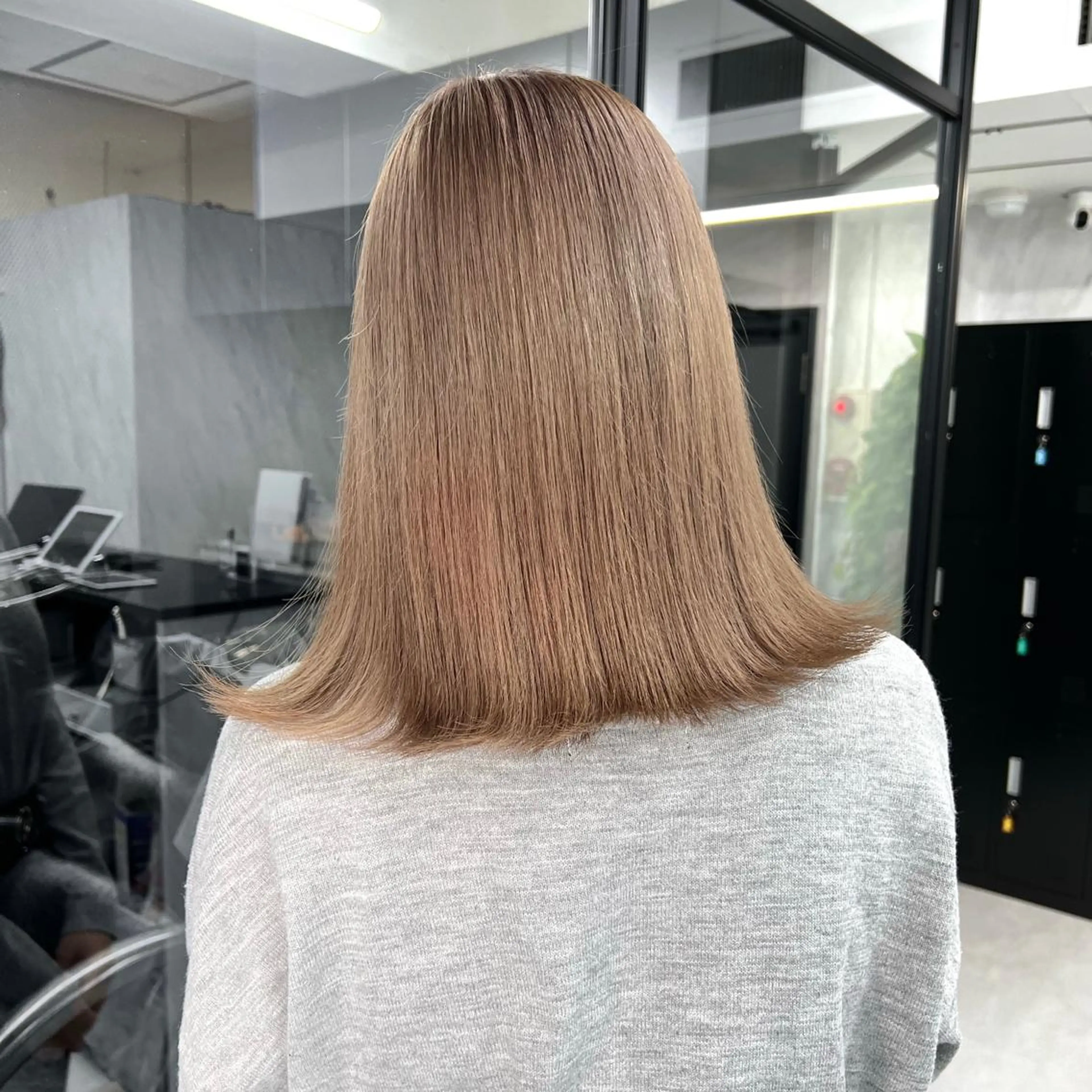 セミロング カラー シールエクステ ハイトーンカラー エクステ ヘアカラー シールエクステ特化 ハイトーン、NANAのヘアスタイル