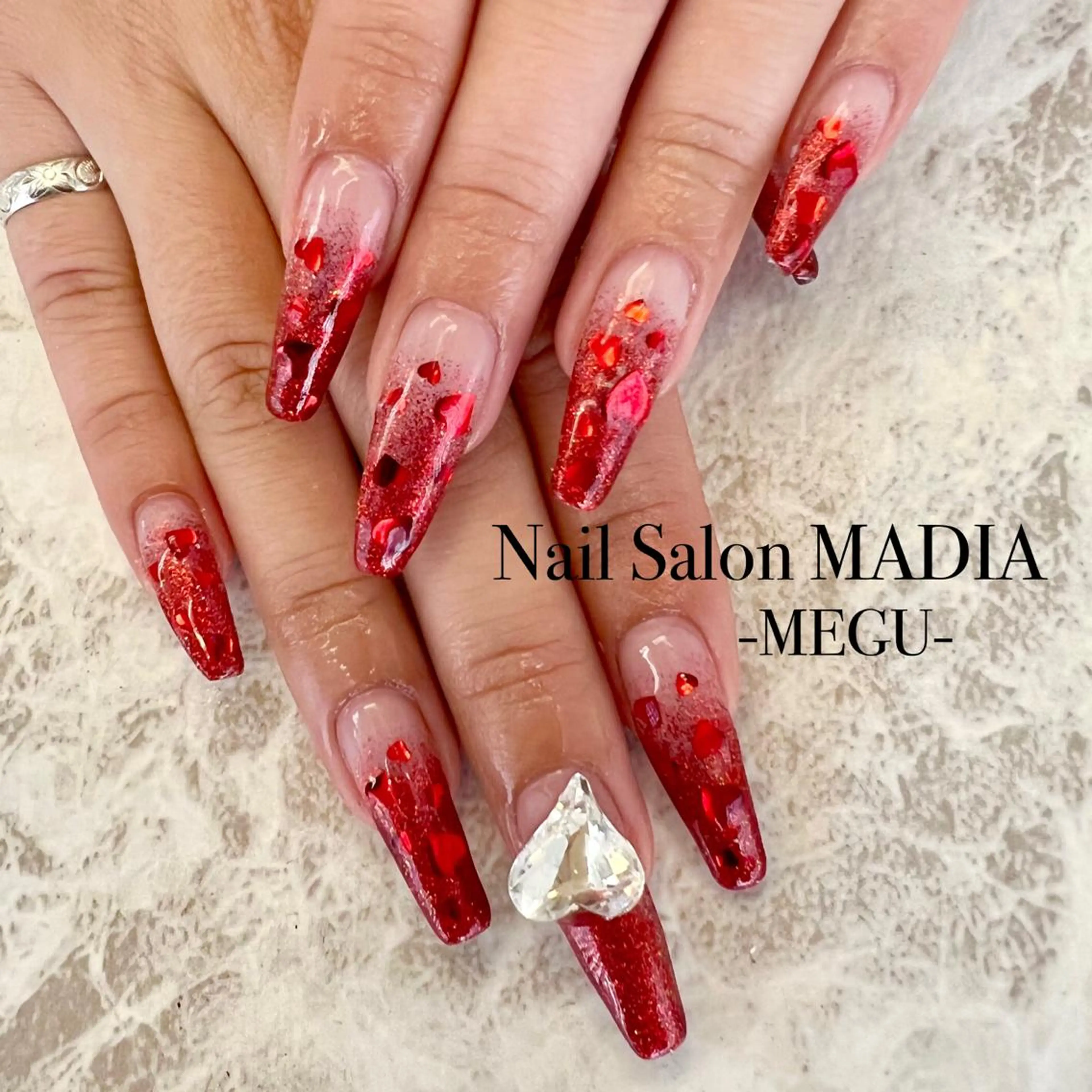 ネイル MADIA藤沢所属・MADIA MEGUのネイルデザイン