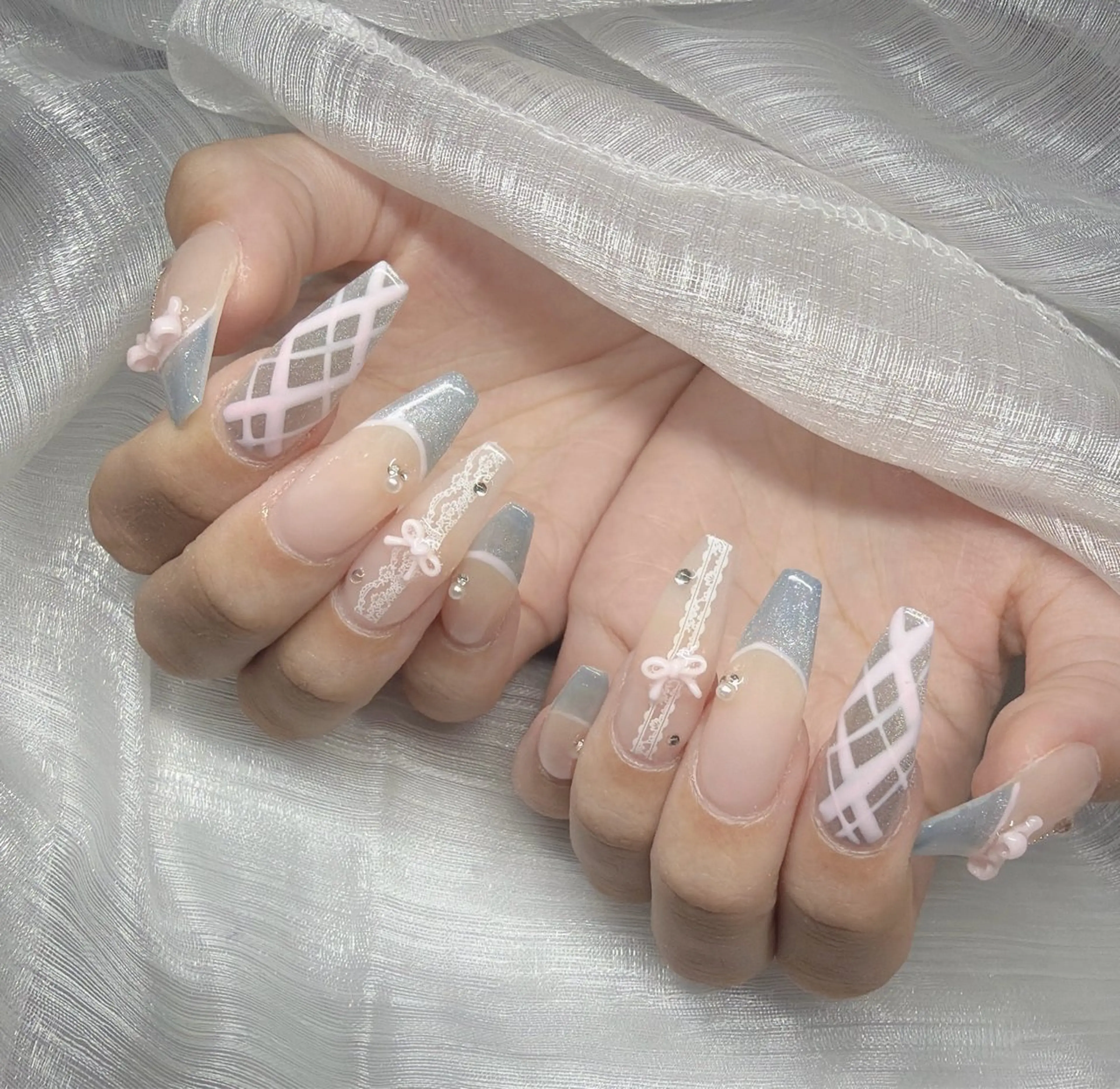 ネイル 長さ出し グラデーション 卒業式 キラキラネイル マグネットネイル ハンドネイル Lee Nailsのネイルデザイン