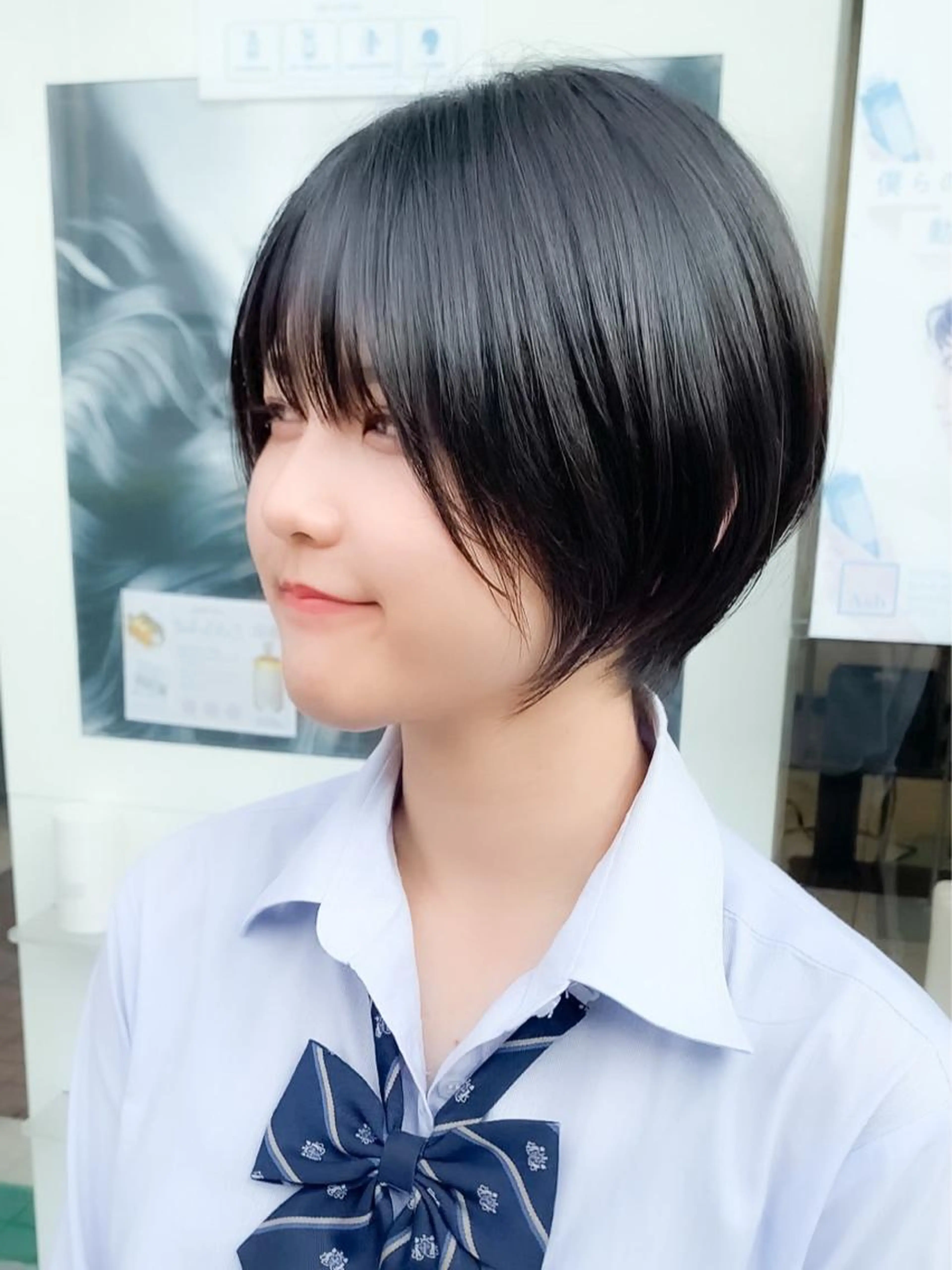 【🌻ブリーチ毛でも安心🌻】小顔ショートカット+イルミナカラー+ツヤサラ髪質改善（酸熱トリートメント）の写真