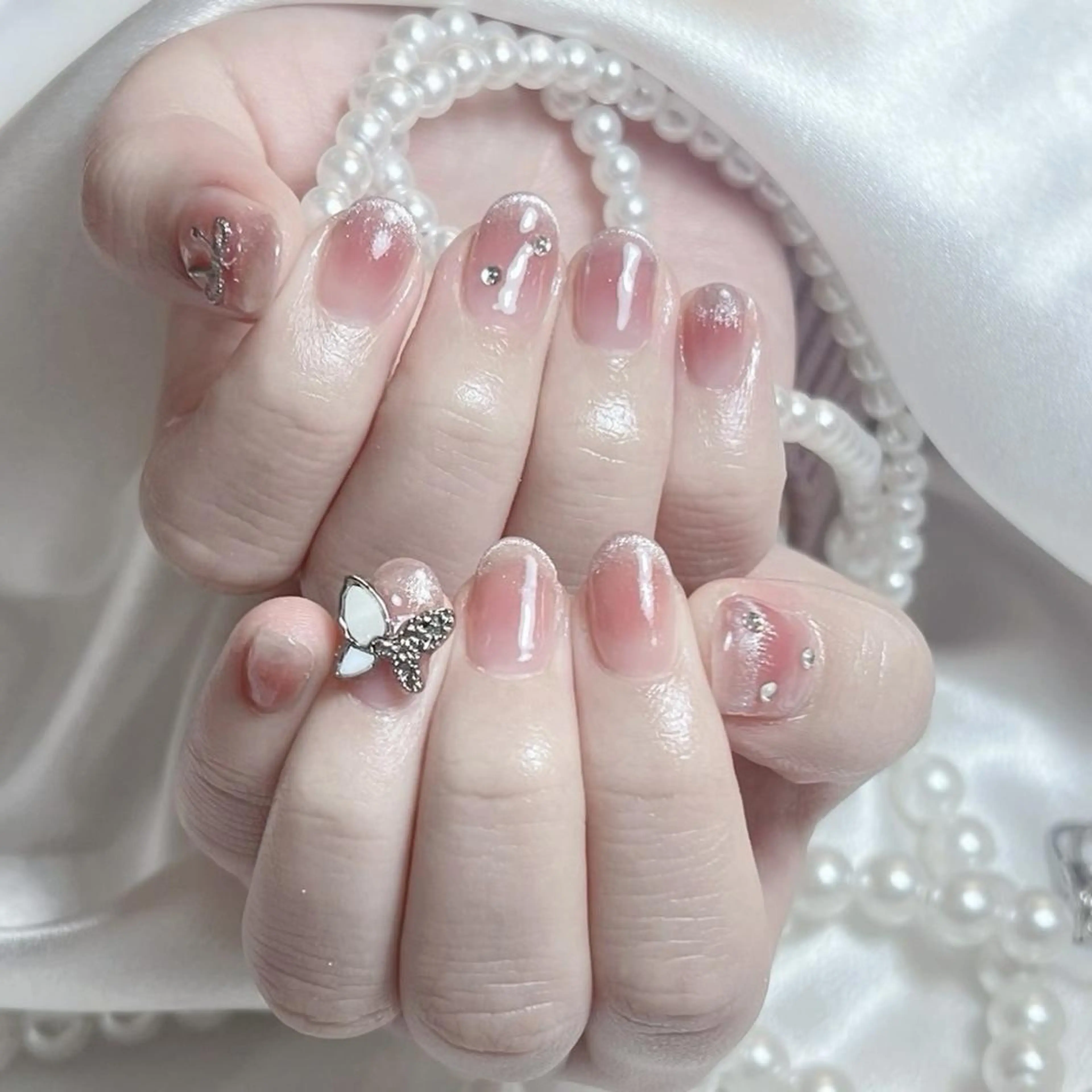 ネイル RAFFINE 月🦋🩵のネイルデザイン