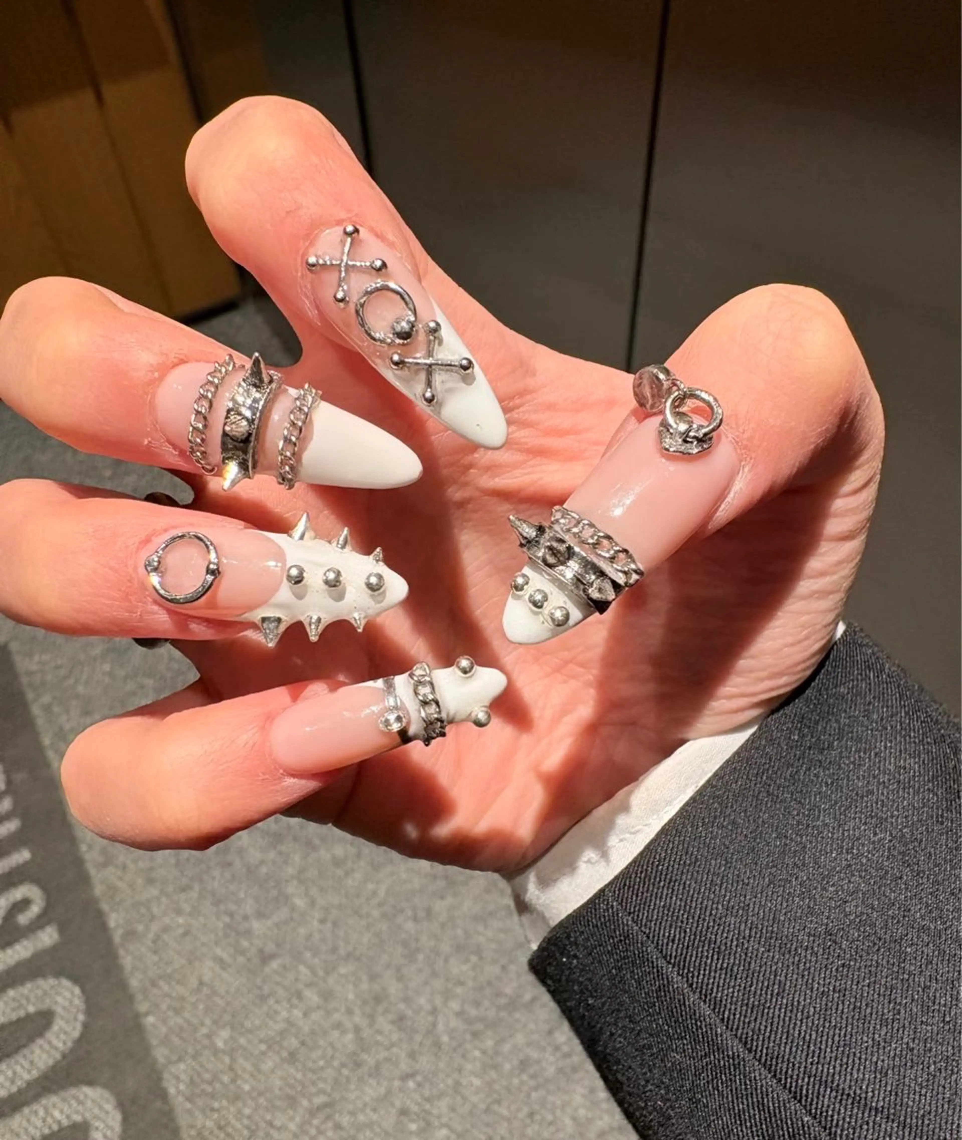 ネイル チークネイル フレンチネイル ジェルネイル ガーリー キラキラネイル ハンドネイル 高橋 雪のネイルデザイン