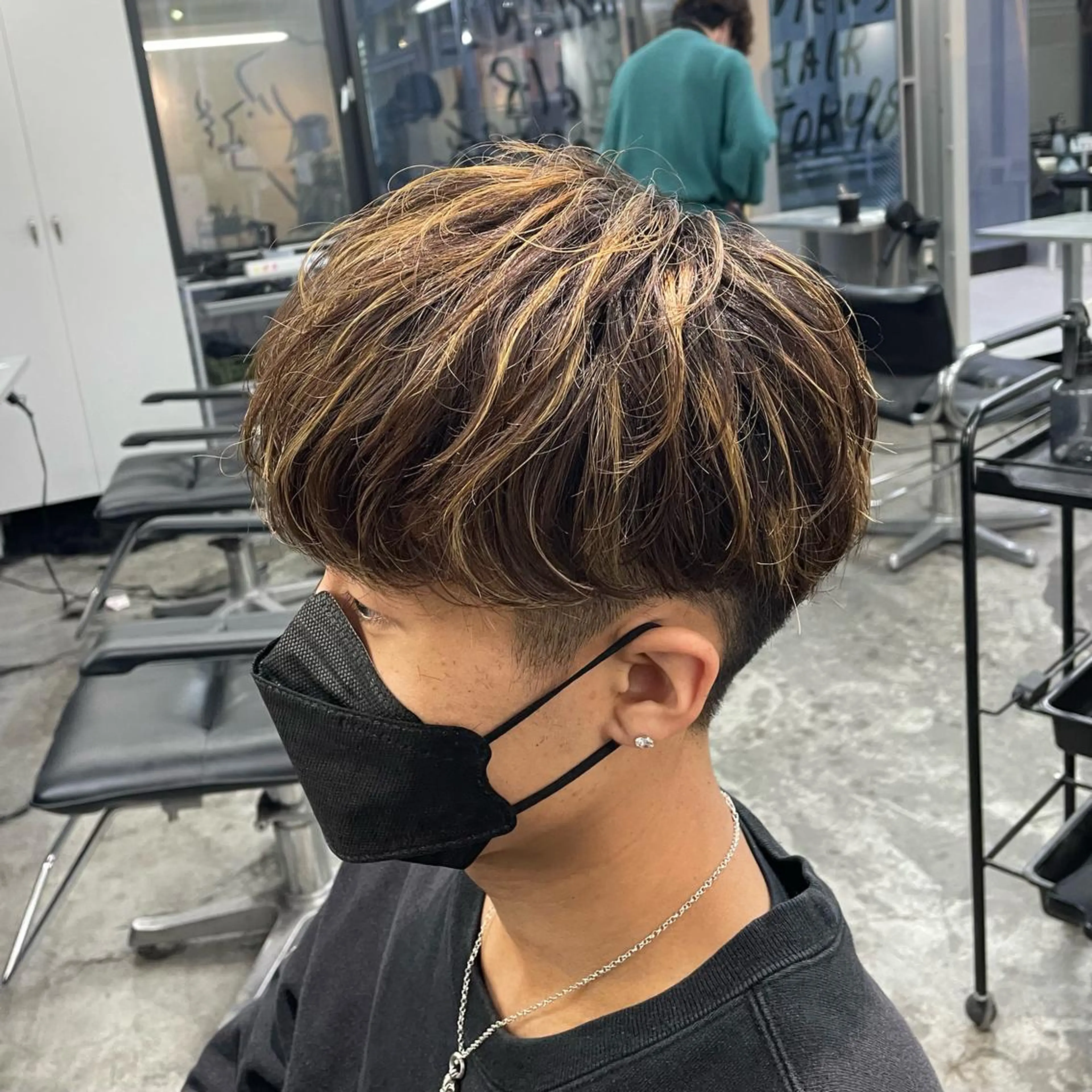 ショート カラー パーマ メンズ メンズハイライト メンズパーマ ハイライトカラー ハイライト ニュアンスパーマ カット ヘアカラー パーマ メンズ特化美容師/ 藤戸 椋のヘアスタイル