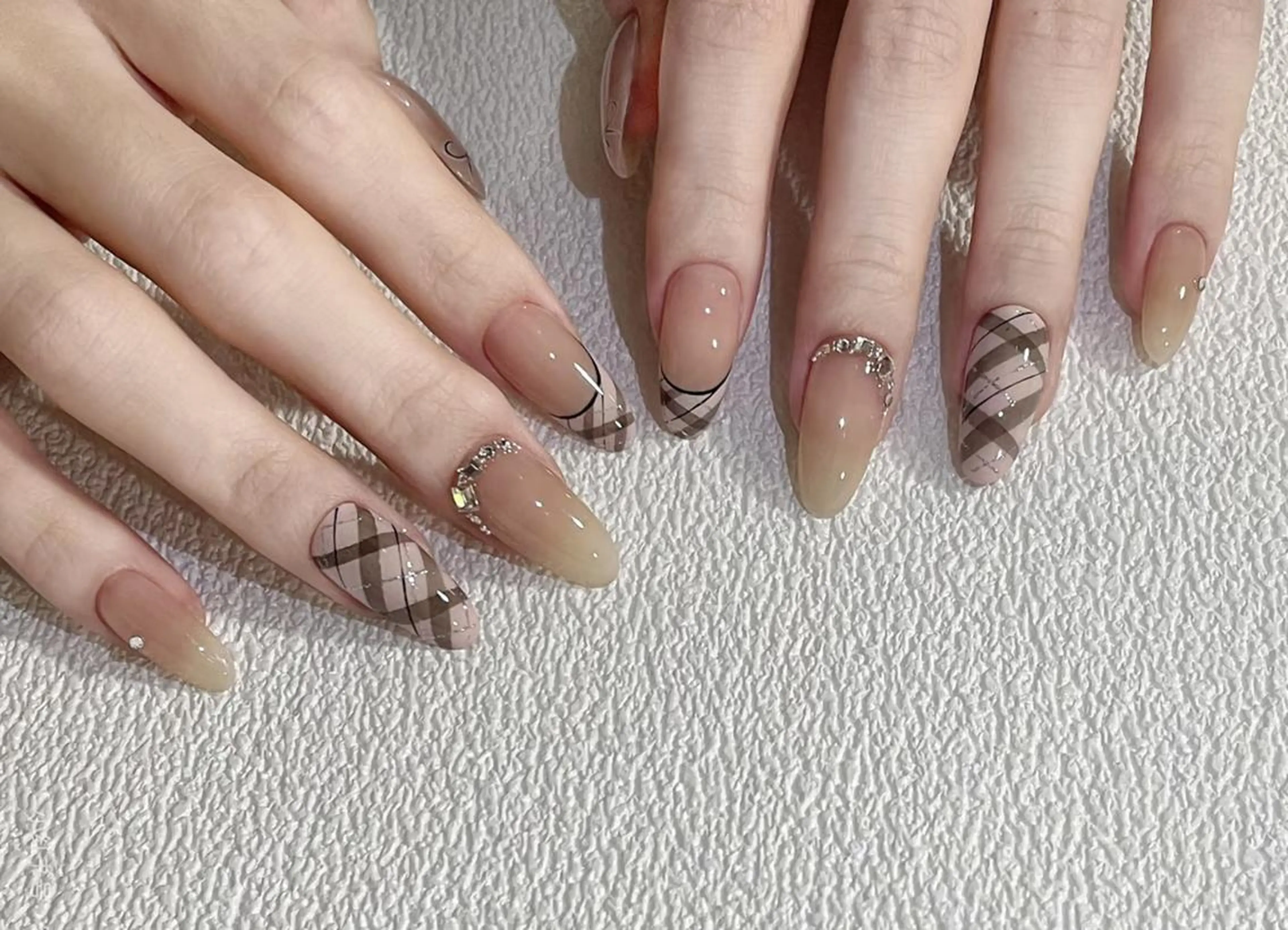 ネイル アートネイル フレンチネイル ジェルネイル ガラスフレンチ グラデーション ハンドネイル ハンドケア LUXE NAIL SALONのネイルデザイン