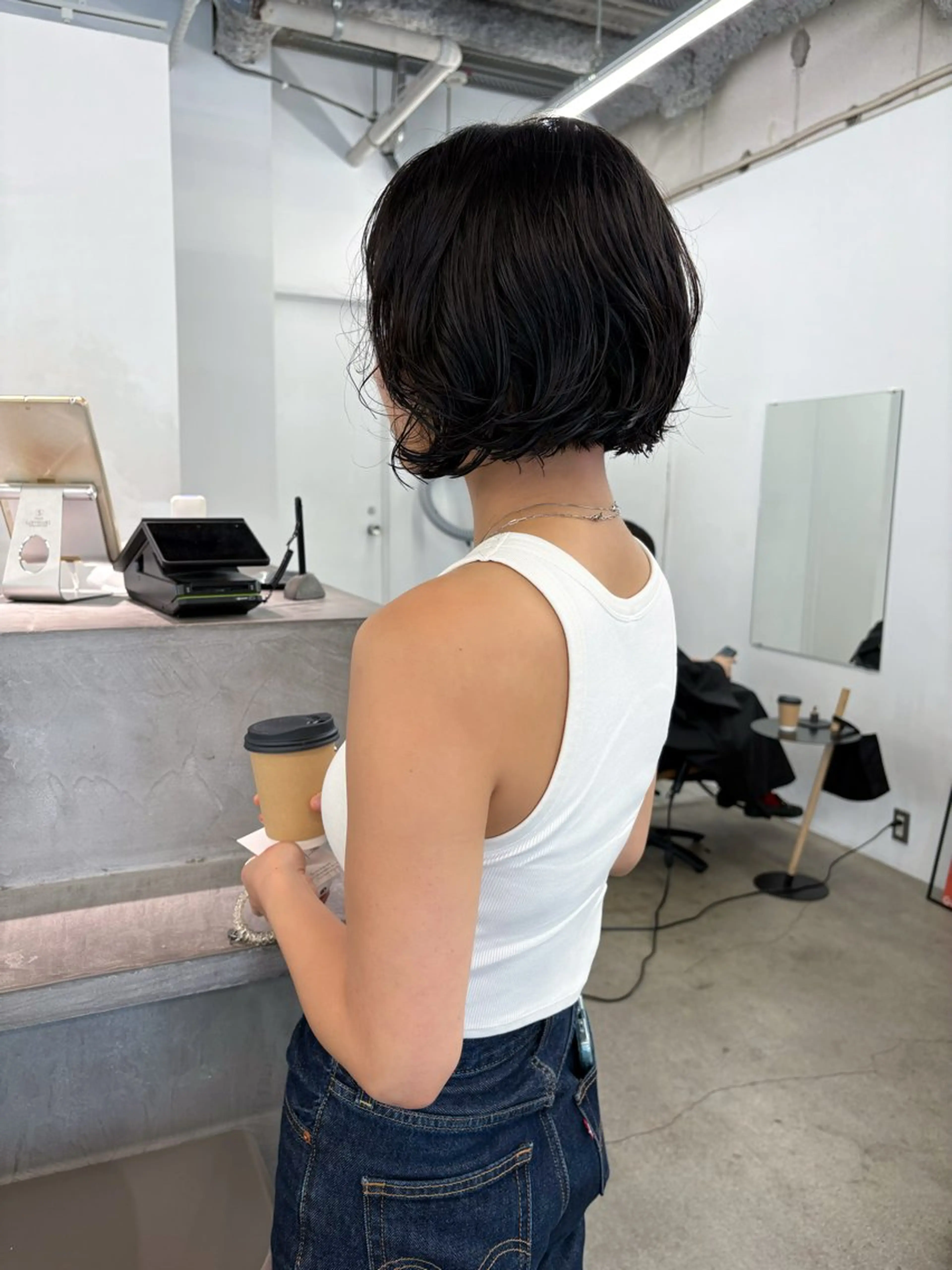 ショート パーマ レイヤーカット カット パーマ パーマ、ボブ、透明感 カラー、小須田ゆあのヘアスタイル