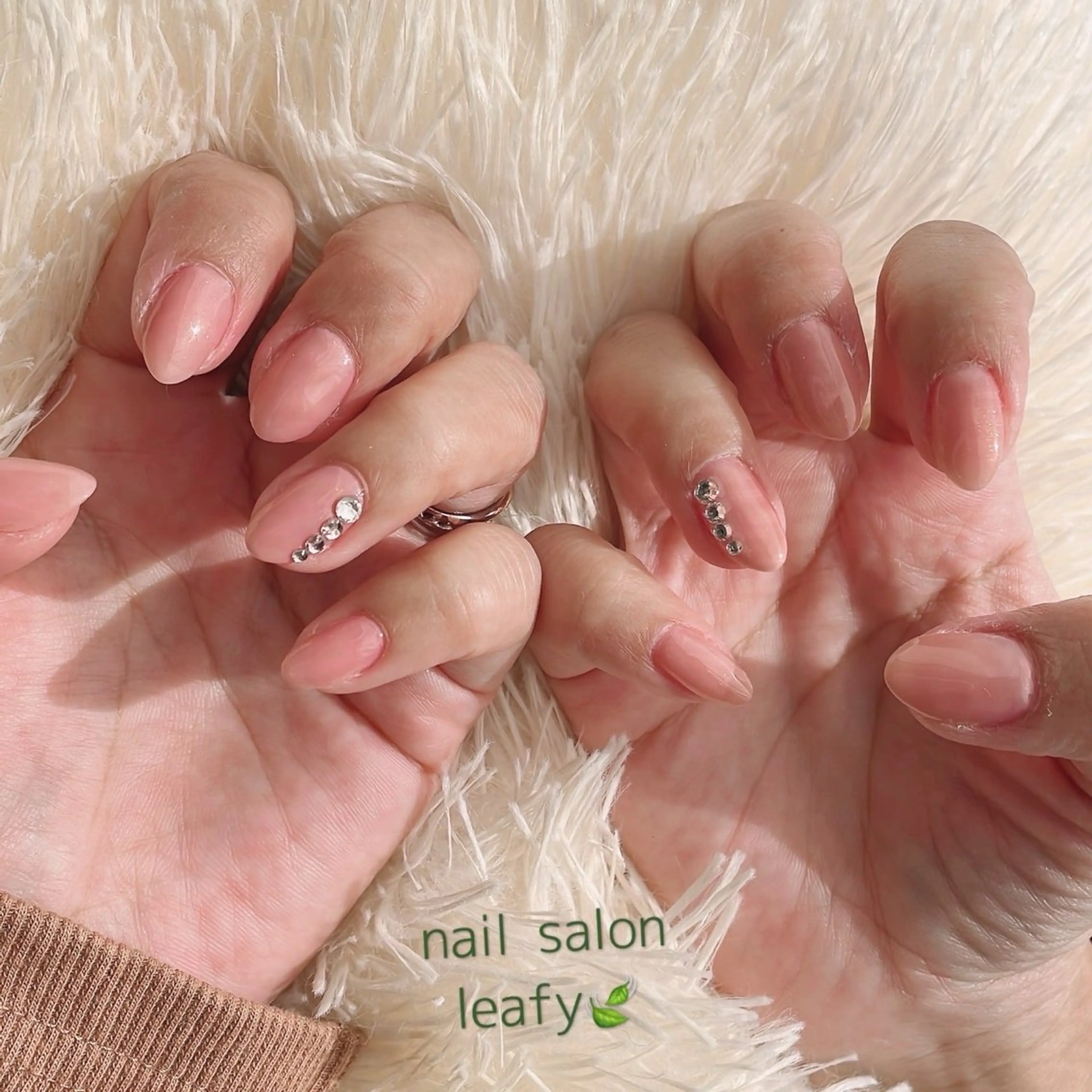 ネイル ワンカラーネイル ストーンネイル ネイルサロン leafyのネイルデザイン