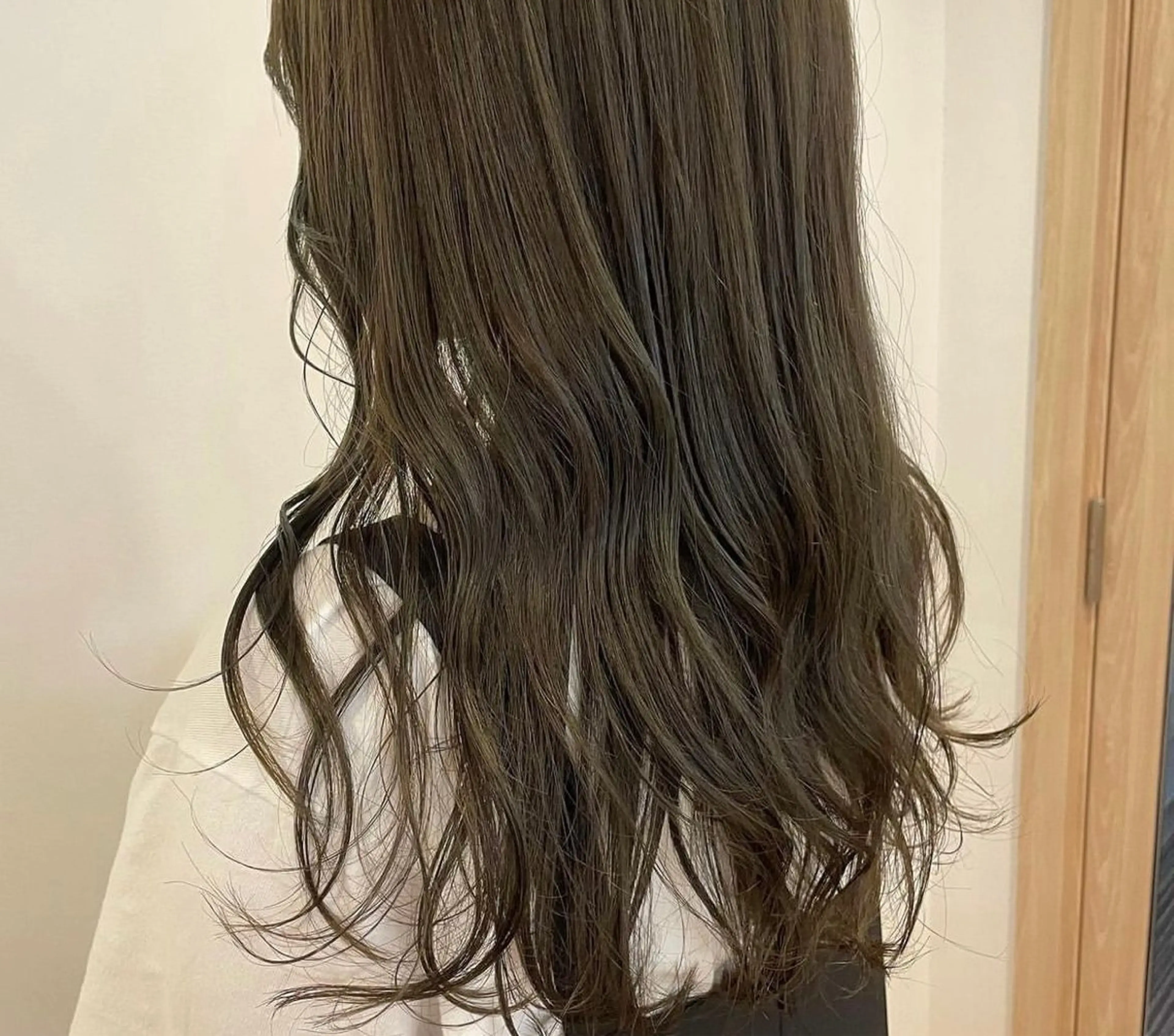 《12/24 10:00以降🏷️》骨格補正カット+艶カラー（全体染め）＋選べる髪質改善オージュアシャンプー🧴🫧の写真