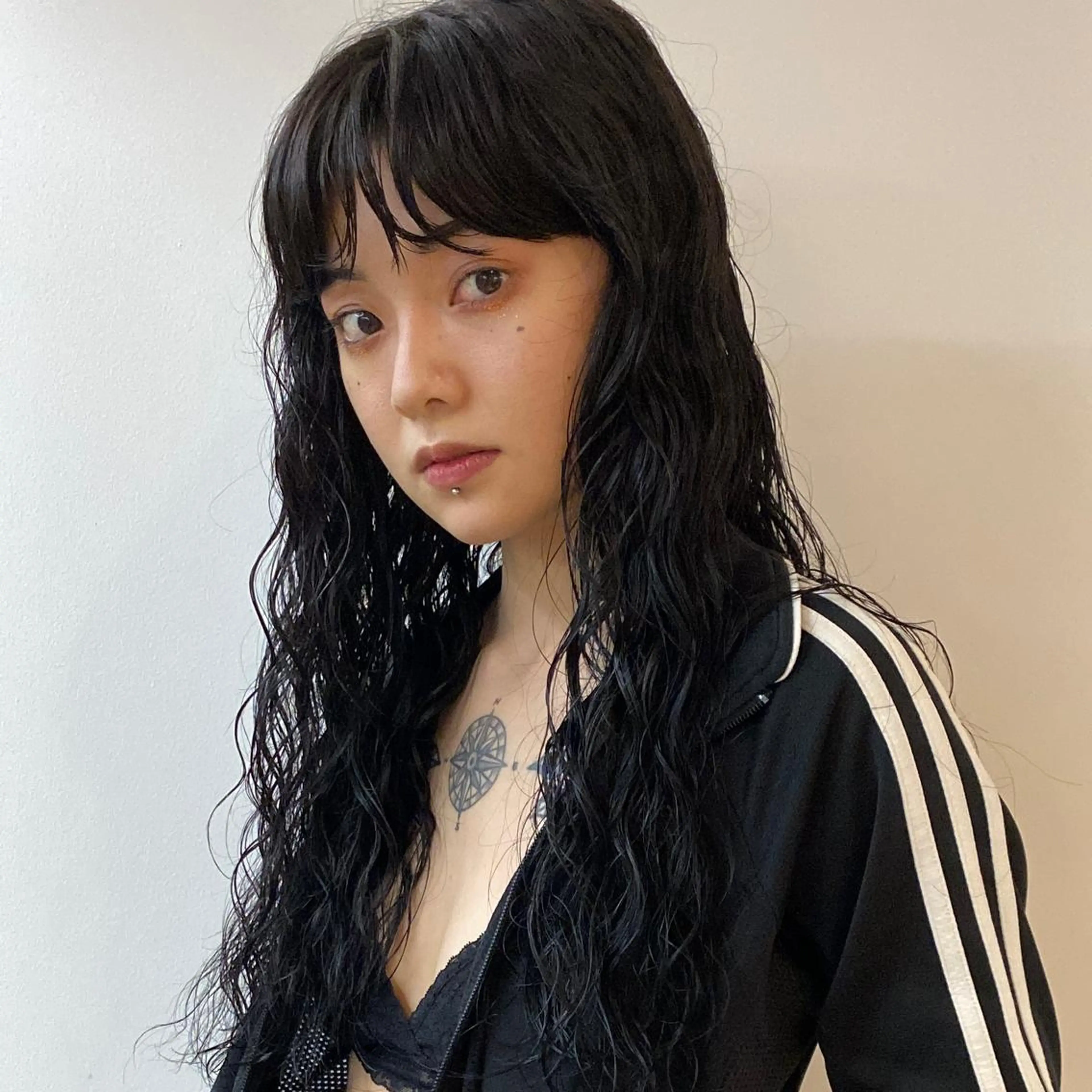 セミロング カラー パーマ ツイストスパイラルパーマ セミロングパーマ バレイヤージュ ブリーチ ケアブリーチ yiye 青山所属・無料カットモデル募集 🌱ひょうがのヘアスタイル