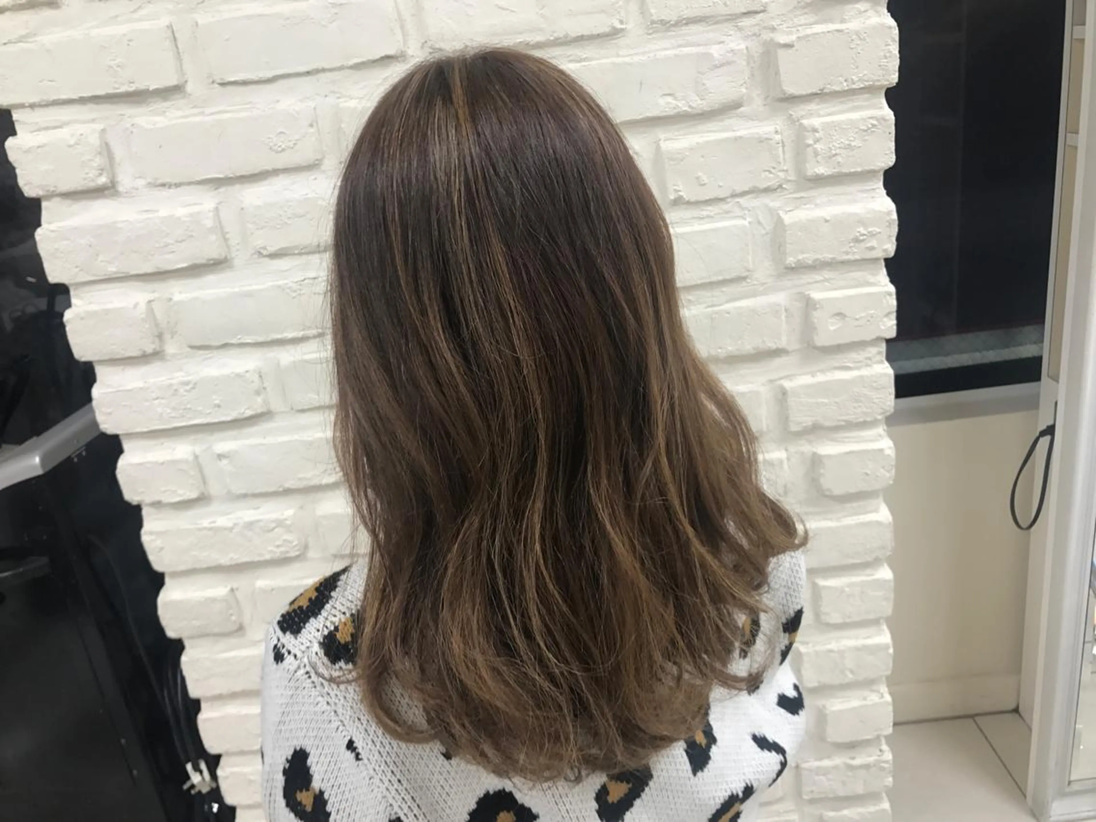 ロング カラー ベージュカラー ハイライトカラー ハイライト 【暖色カラー特化】 中山由梨のヘアスタイル