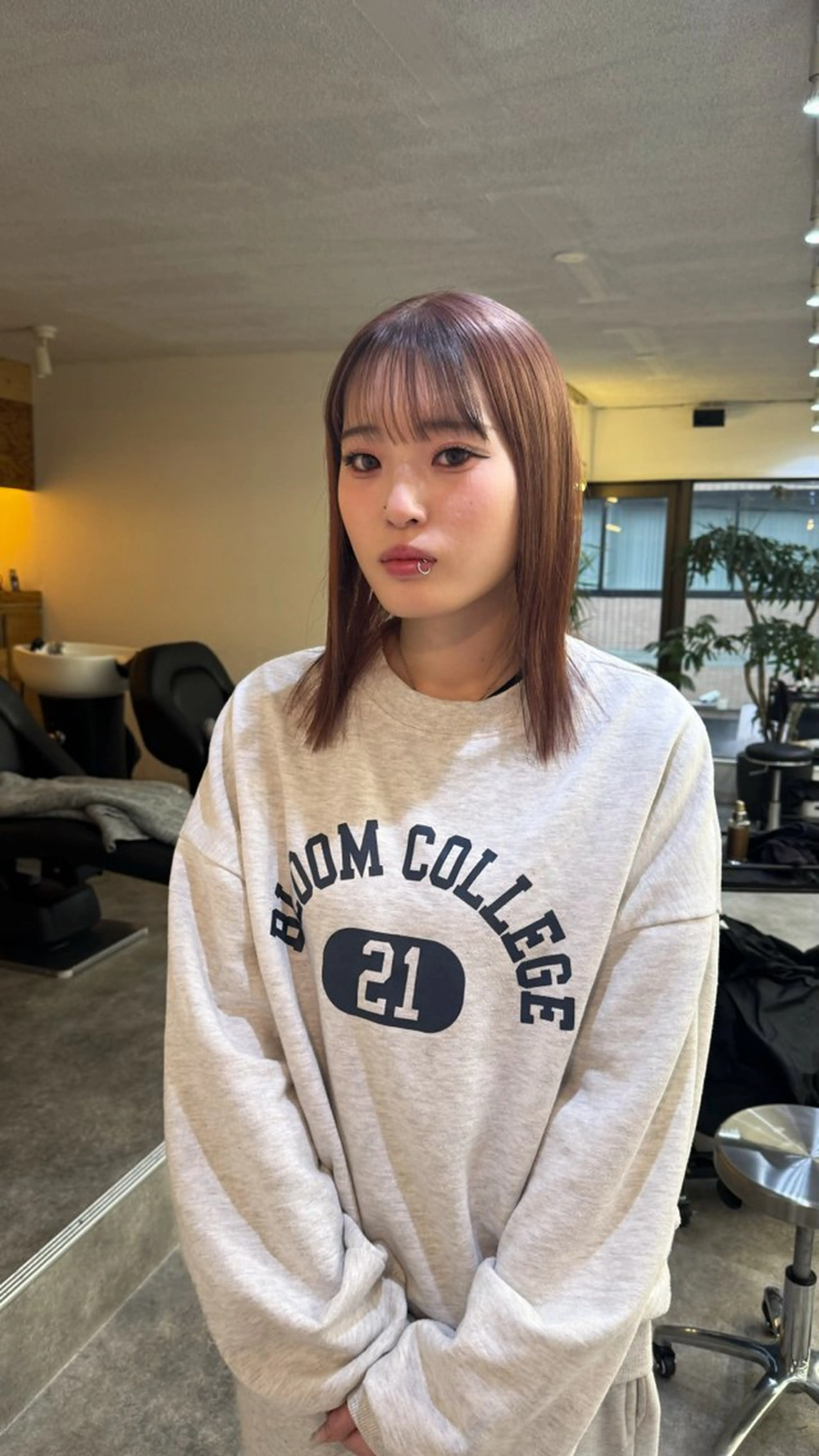 ミディアム カラー ベージュカラー ブリーチ ピンクカラー ピンクベージュ カット ヘアカラー Seeknext // Rukaのヘアスタイル