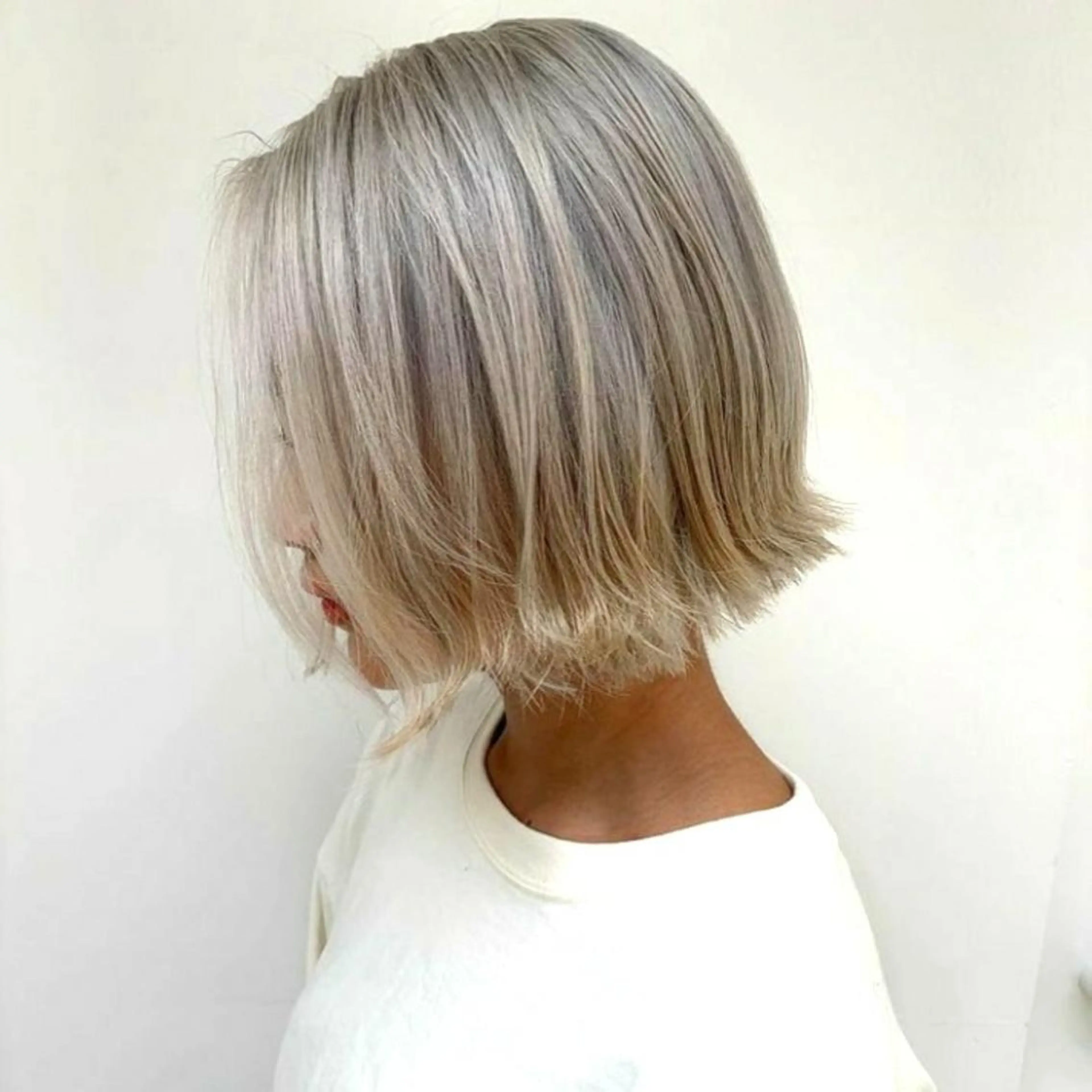 ミディアム カラー ヘアアレンジ 黒髪 ブリーチ デザインカラー ハイトーンカラー ラベンダーカラー カット ヘアカラー トリートメント かわい ゆうな 髪質改善/縮毛矯正のヘアスタイル