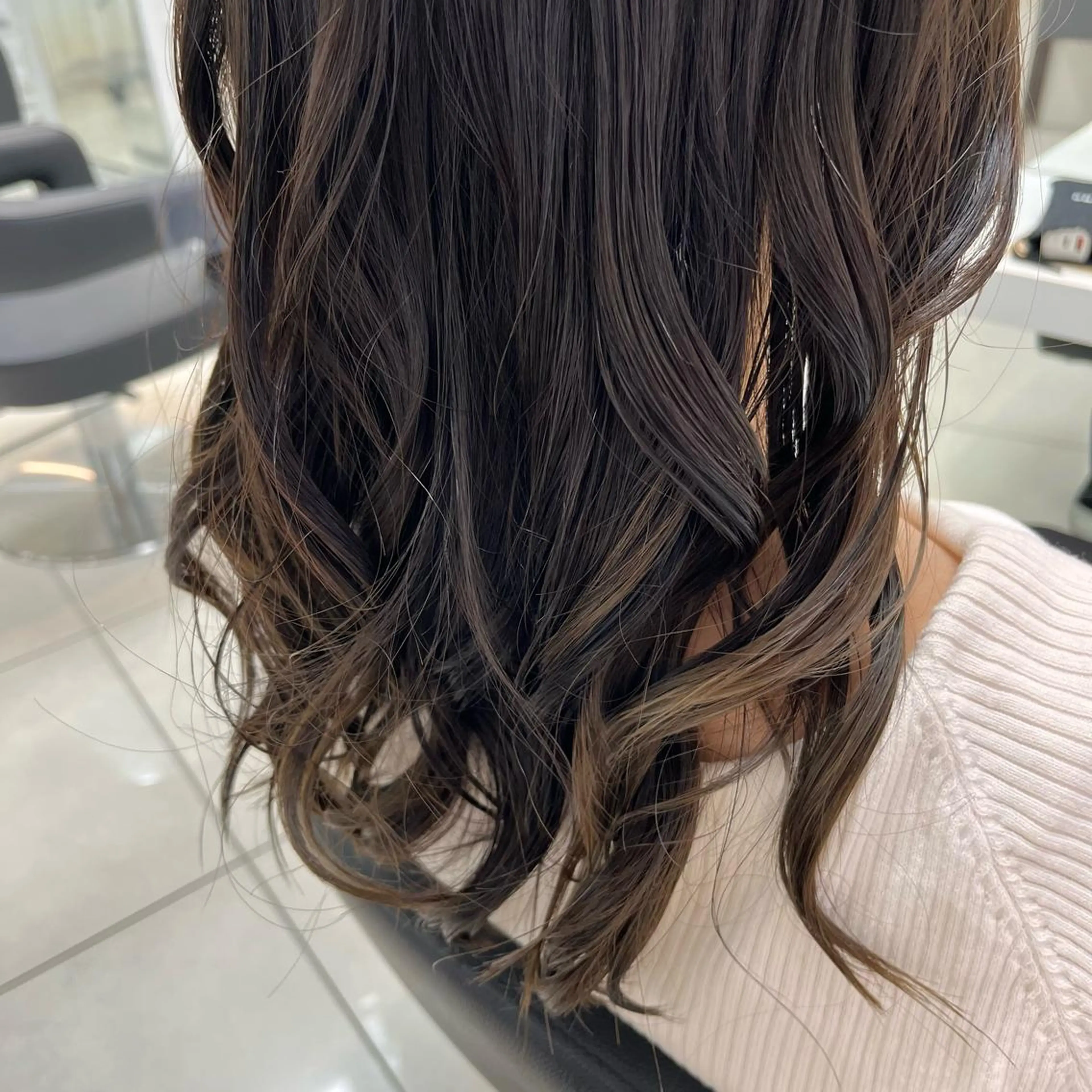 ミディアム カラー ベージュカラー ブリーチ グラデーションカラー イルミナカラー オレンジ カット ヘアカラー トリートメント 【センターパート/ マッシュ】ryokaのヘアスタイル