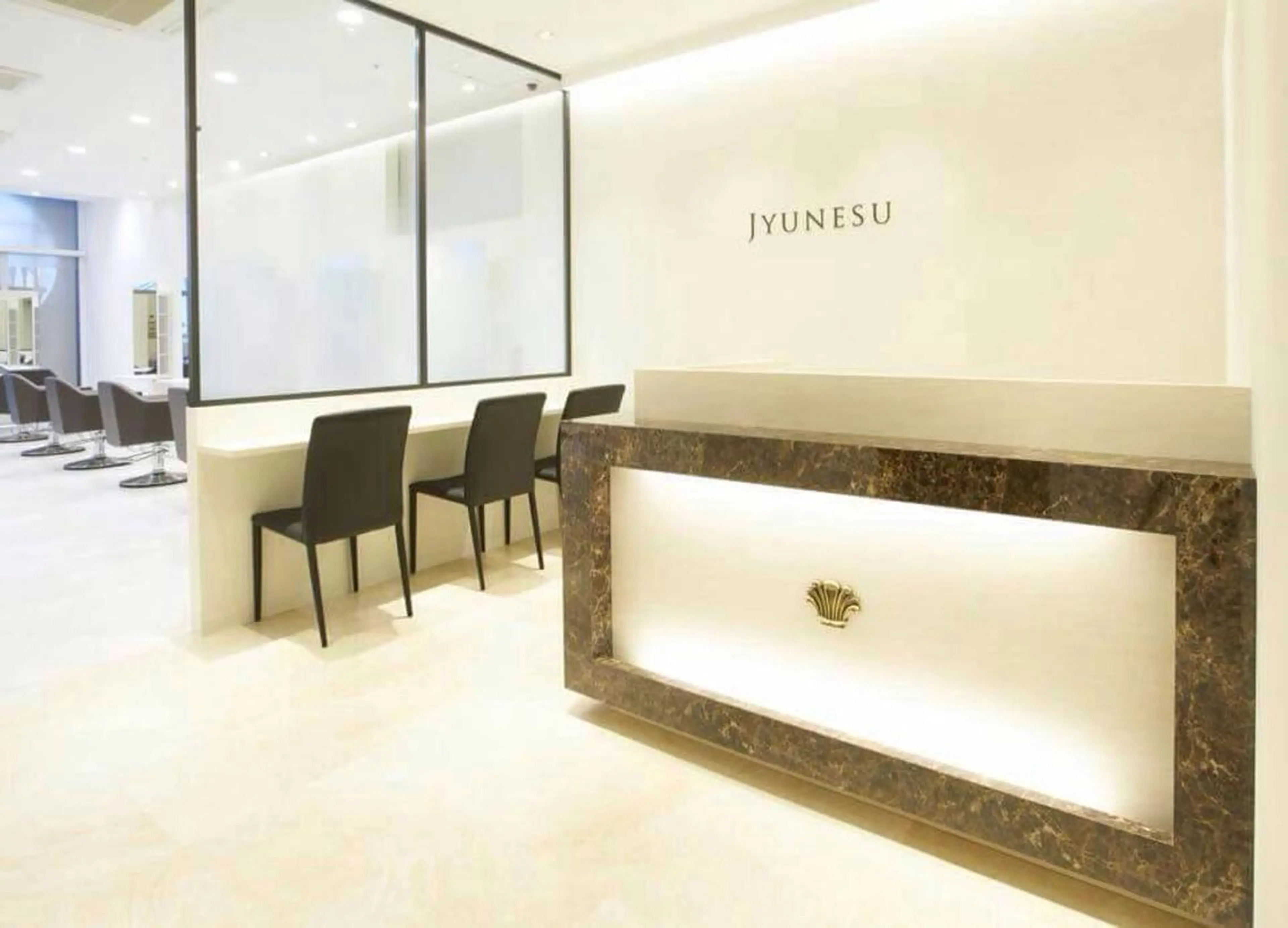 JYUNESU GINZA所属・Manager 川井 崇彦のヘアスタイル