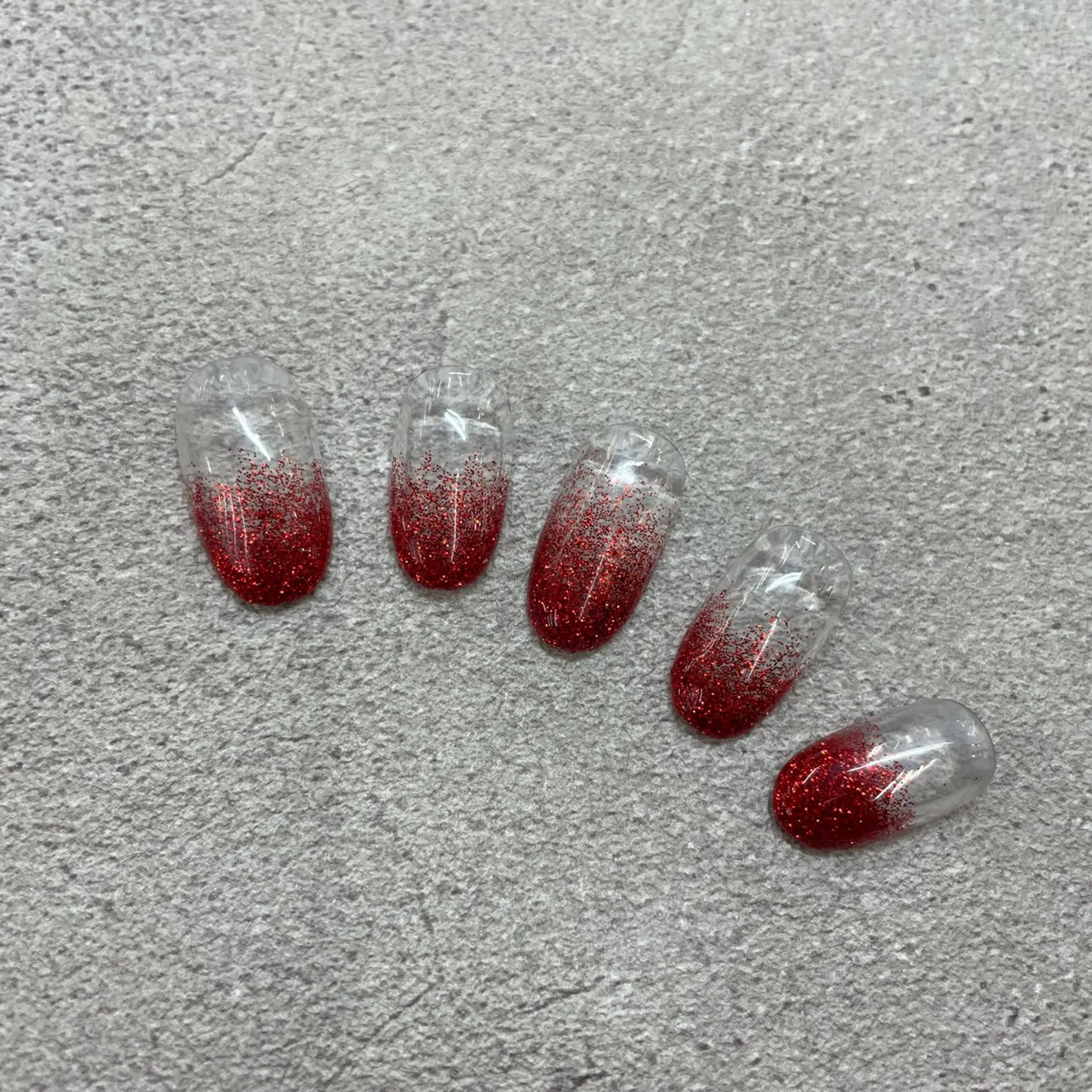 ネイル ラメ(グリッター) 赤色 MAXKELLY EMIのネイルデザイン