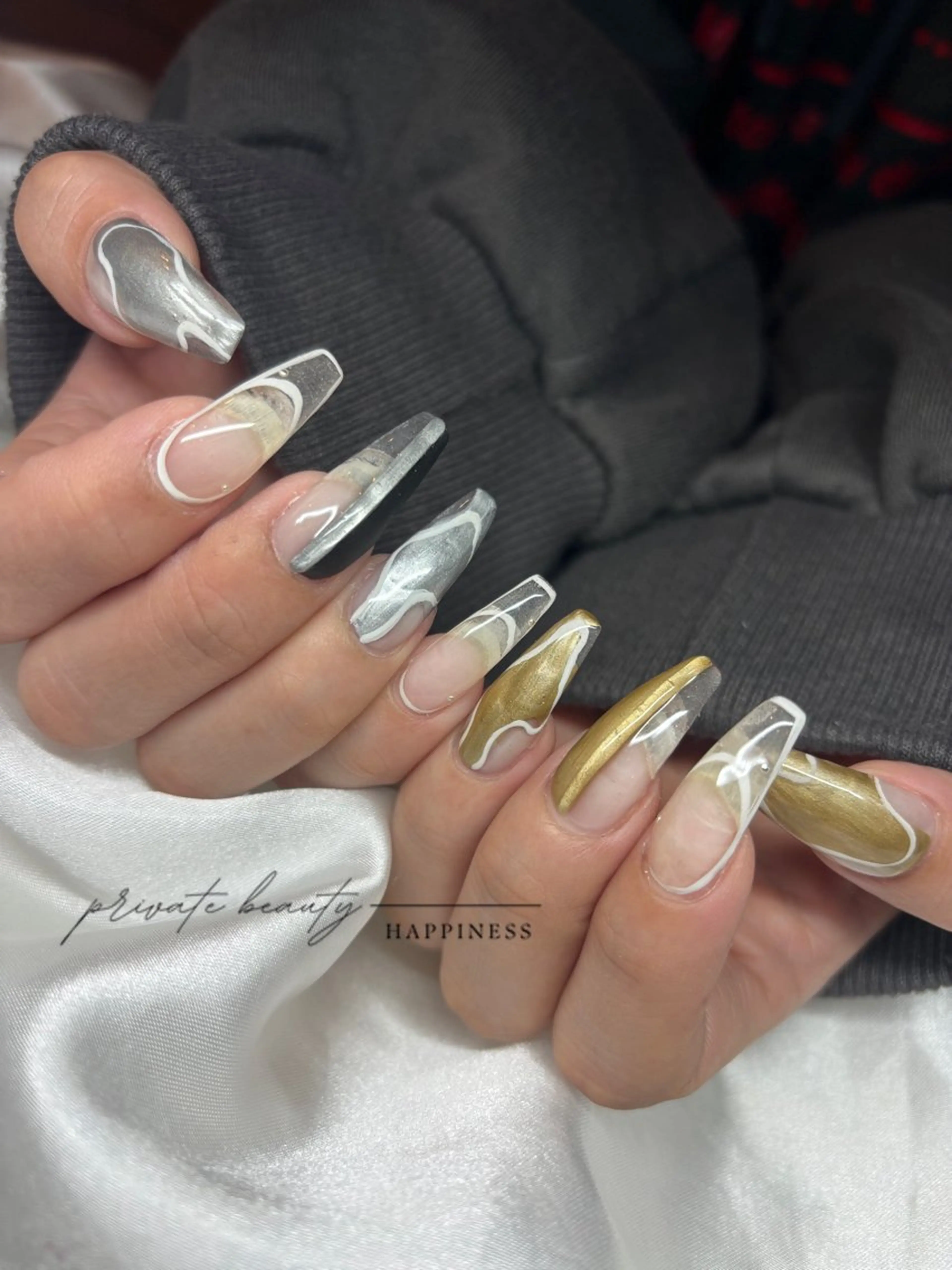 ネイル クリアネイル 長さ出し 卒業式 キラキラネイル ロングネイル happiness nailのネイルデザイン