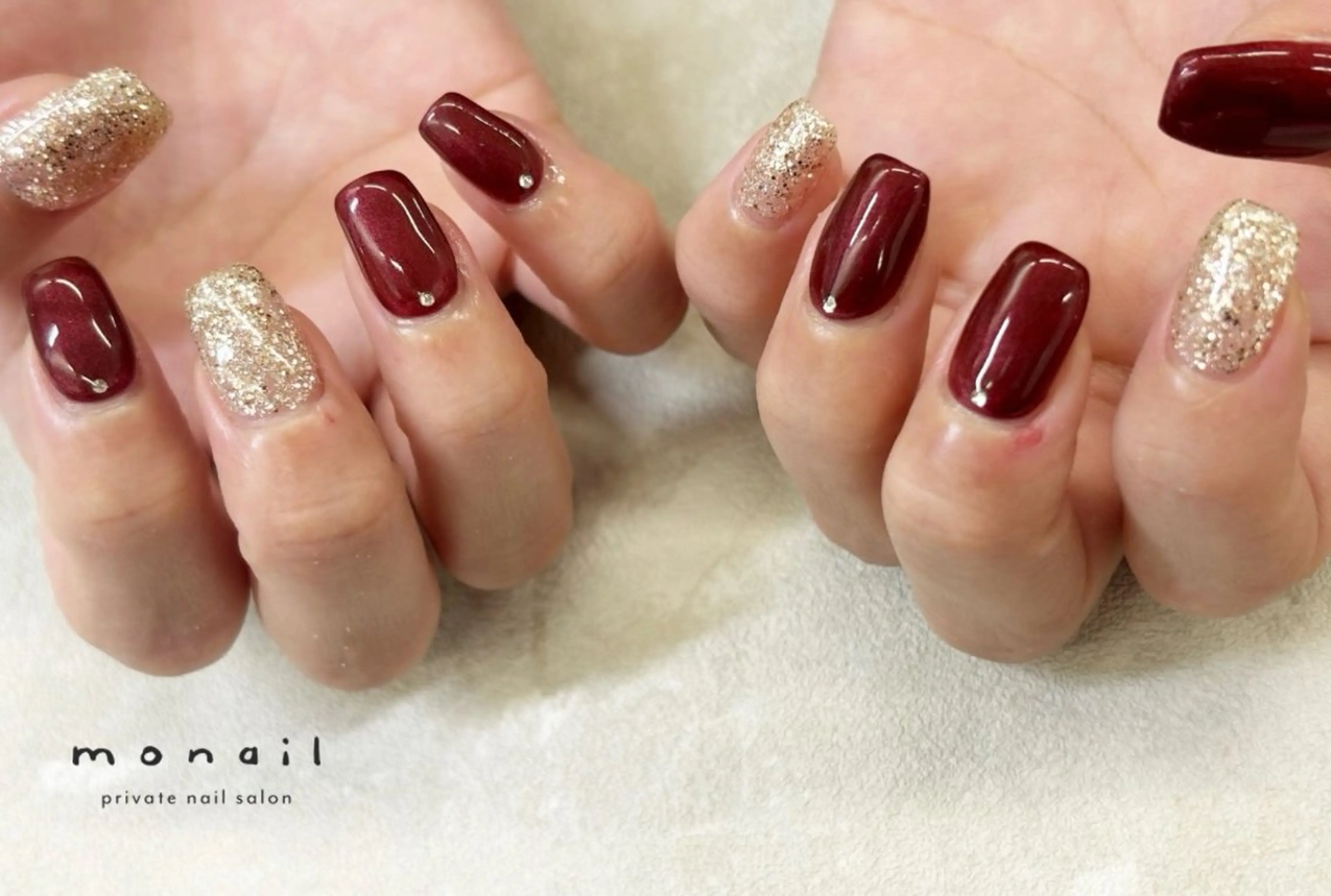 ネイル ゴールド 赤色 ハンドネイル private nail monail所属・nail salon monailのネイルデザイン