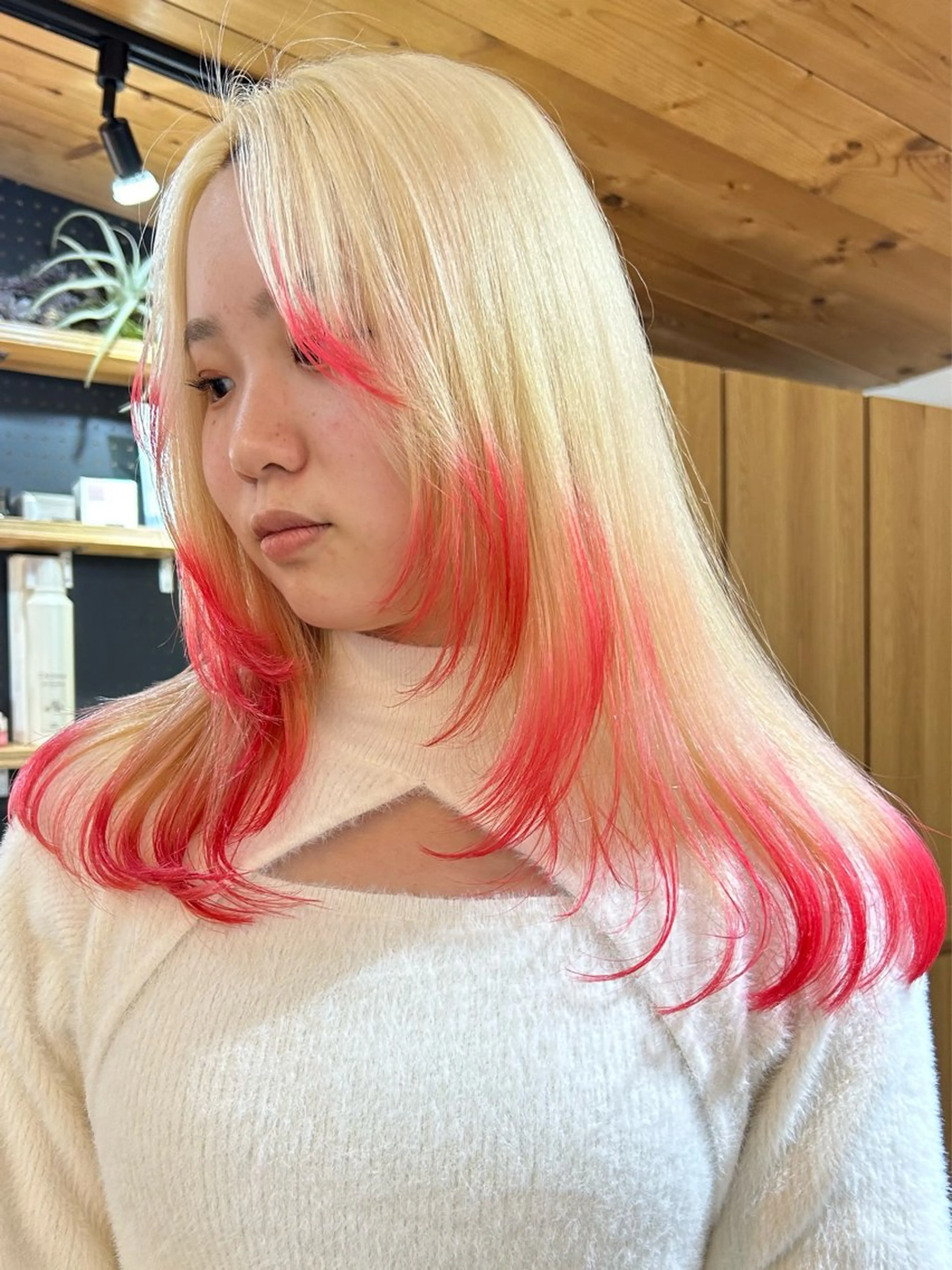 ロング カラー 抜きっぱなしブロンド ブロンド カット ヘアカラー トリートメント 🧸艶々韓国ヘア 🧁mizunaのヘアスタイル