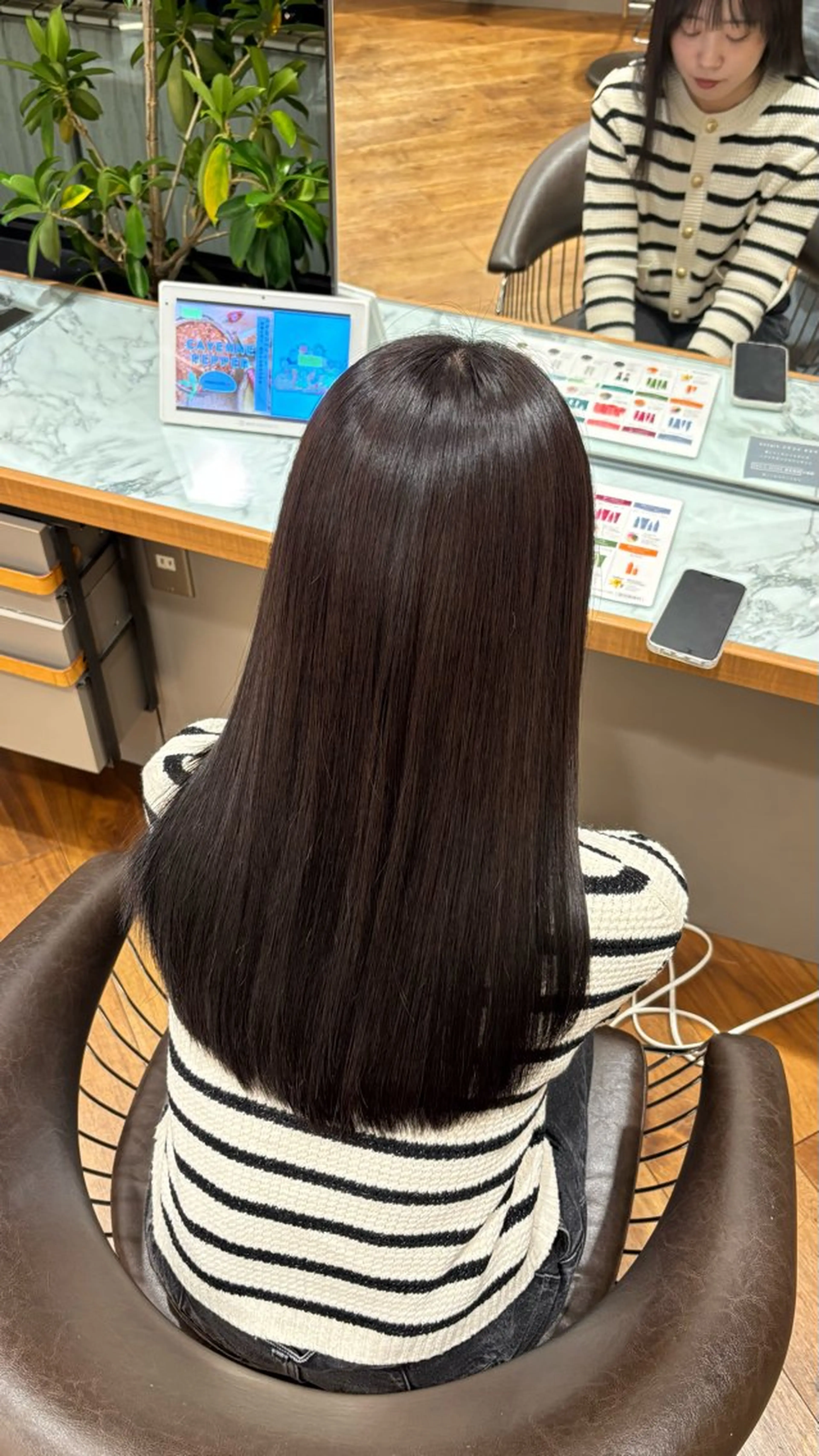 ロング ヘアカラー 佐藤 帆桃のヘアスタイル