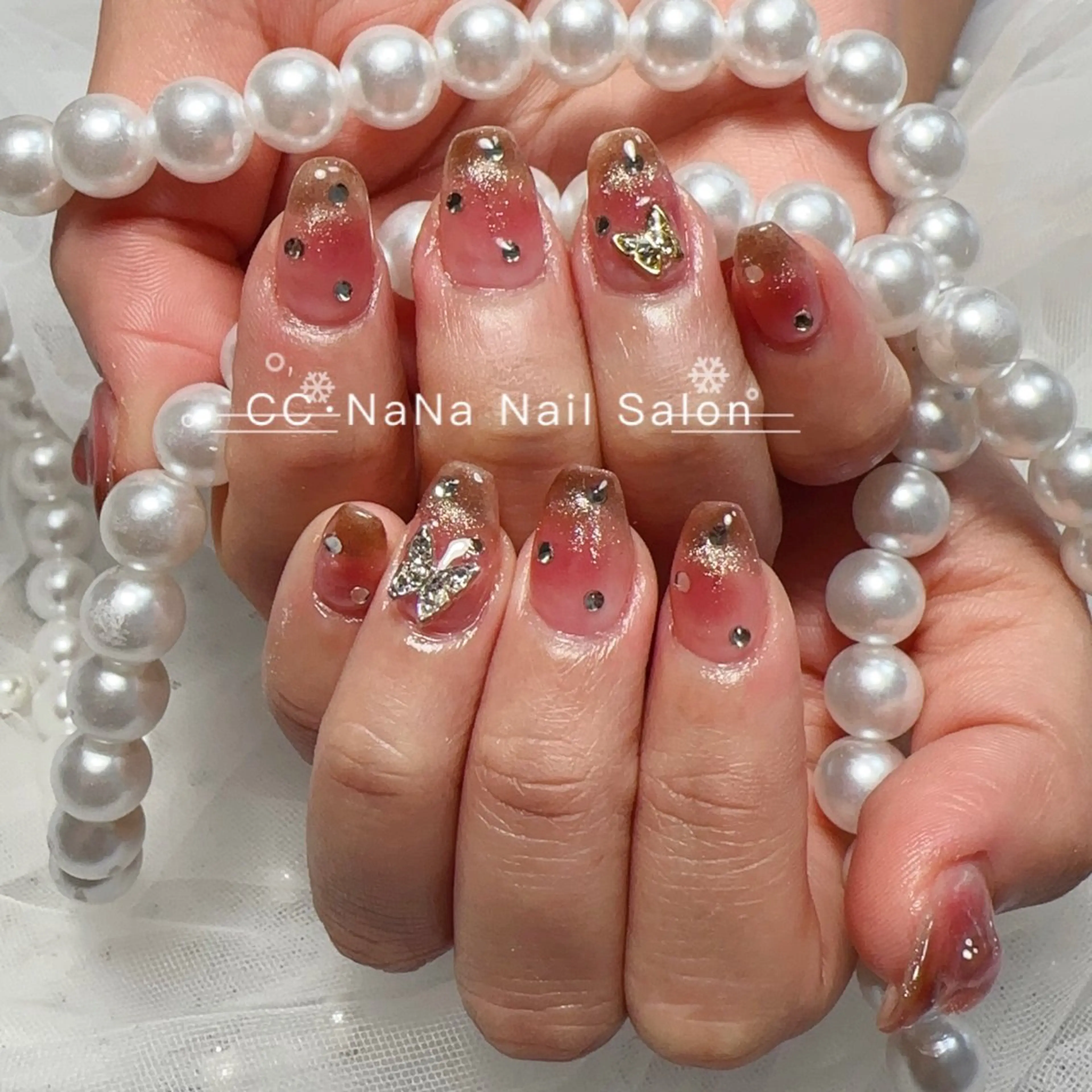 ネイル チークネイル フラッシュネイル ハート キラキラネイル 韓国ネイル ハンドネイル CC  NaNa ワンホンネイル🌙Nのネイルデザイン