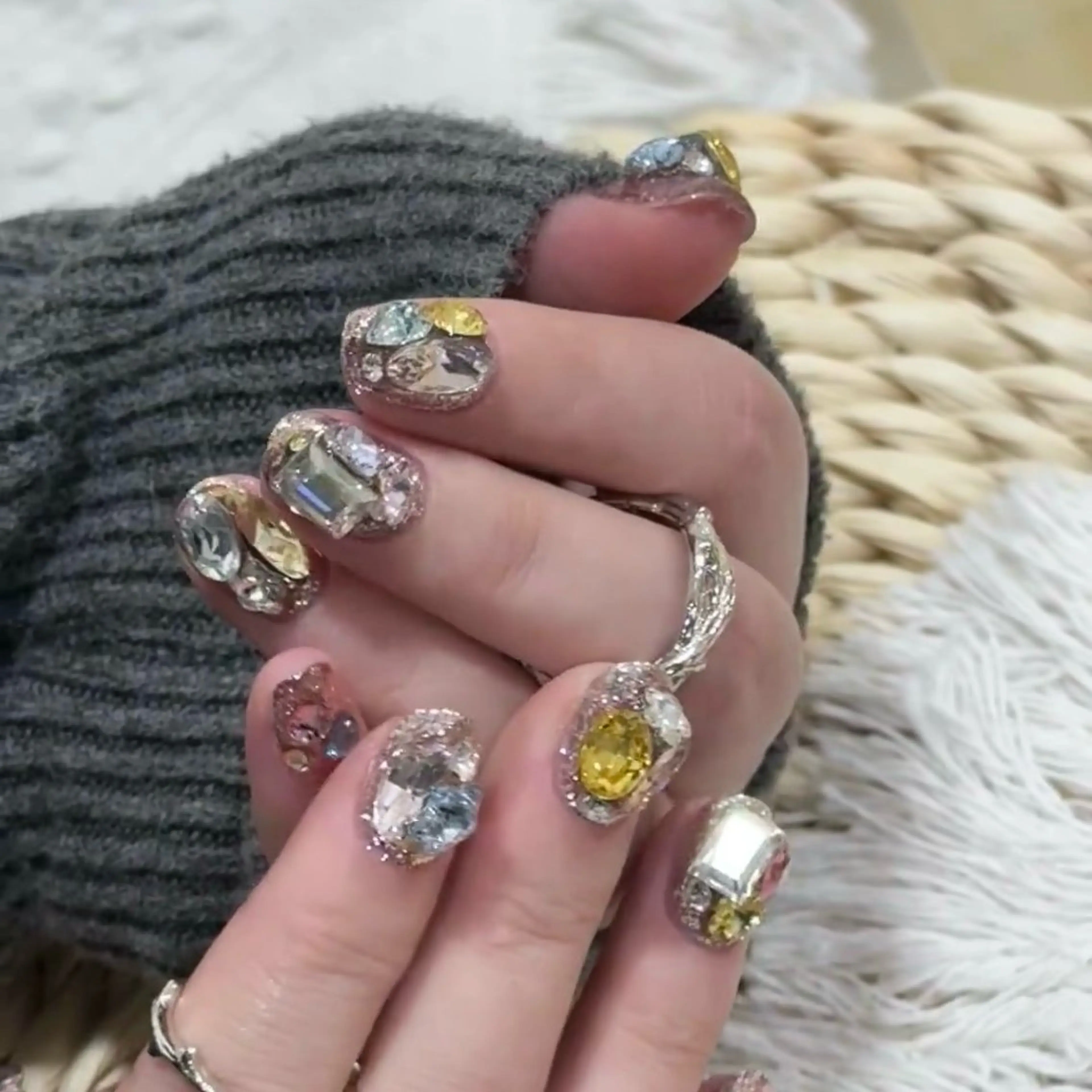 自爪💅持ち込みデザイン10本(パーツ、シール乗せ放題)(オフ、ケア、7日無料保証付き)の写真