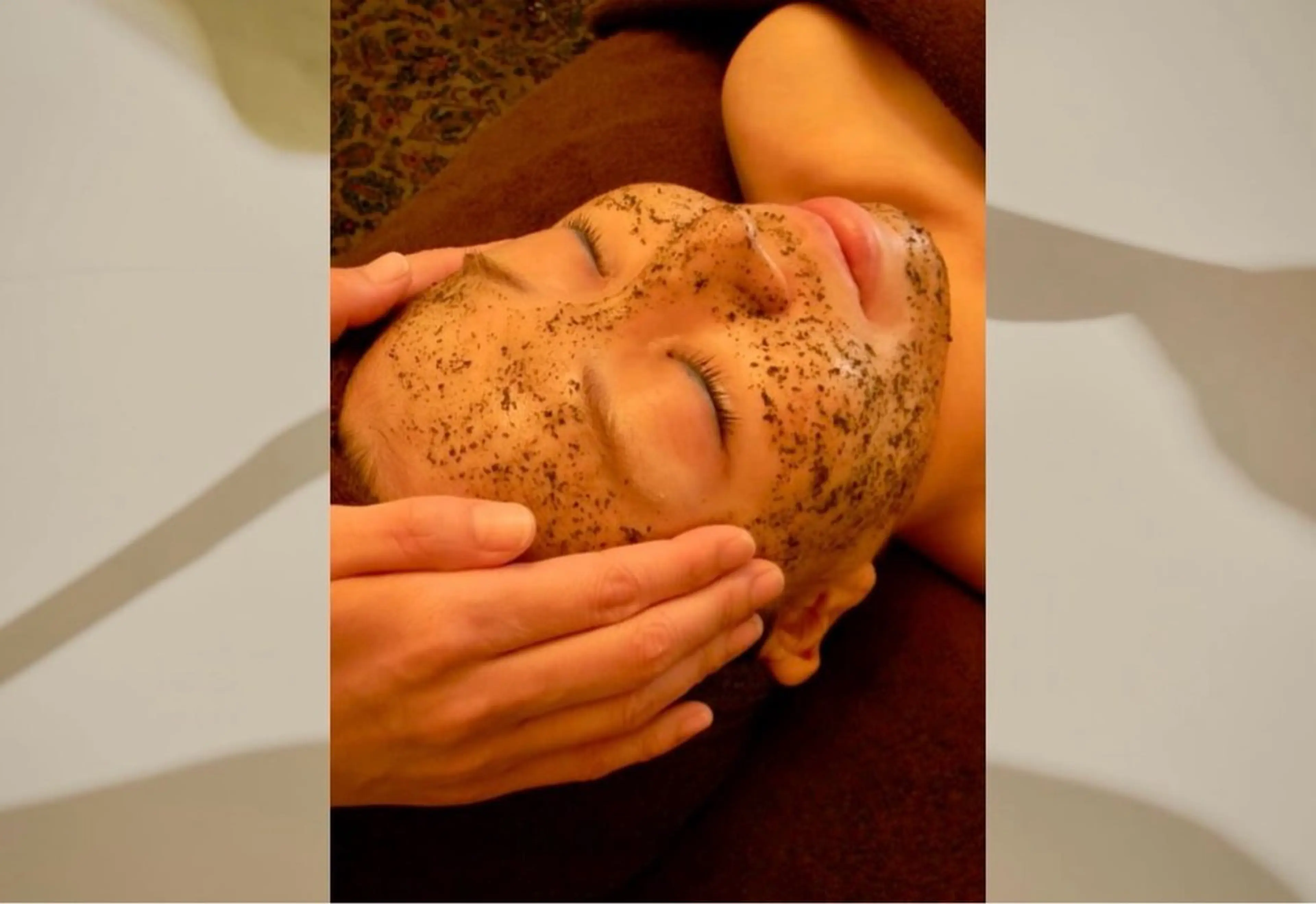 陶器肌ハーブピーリングの写真