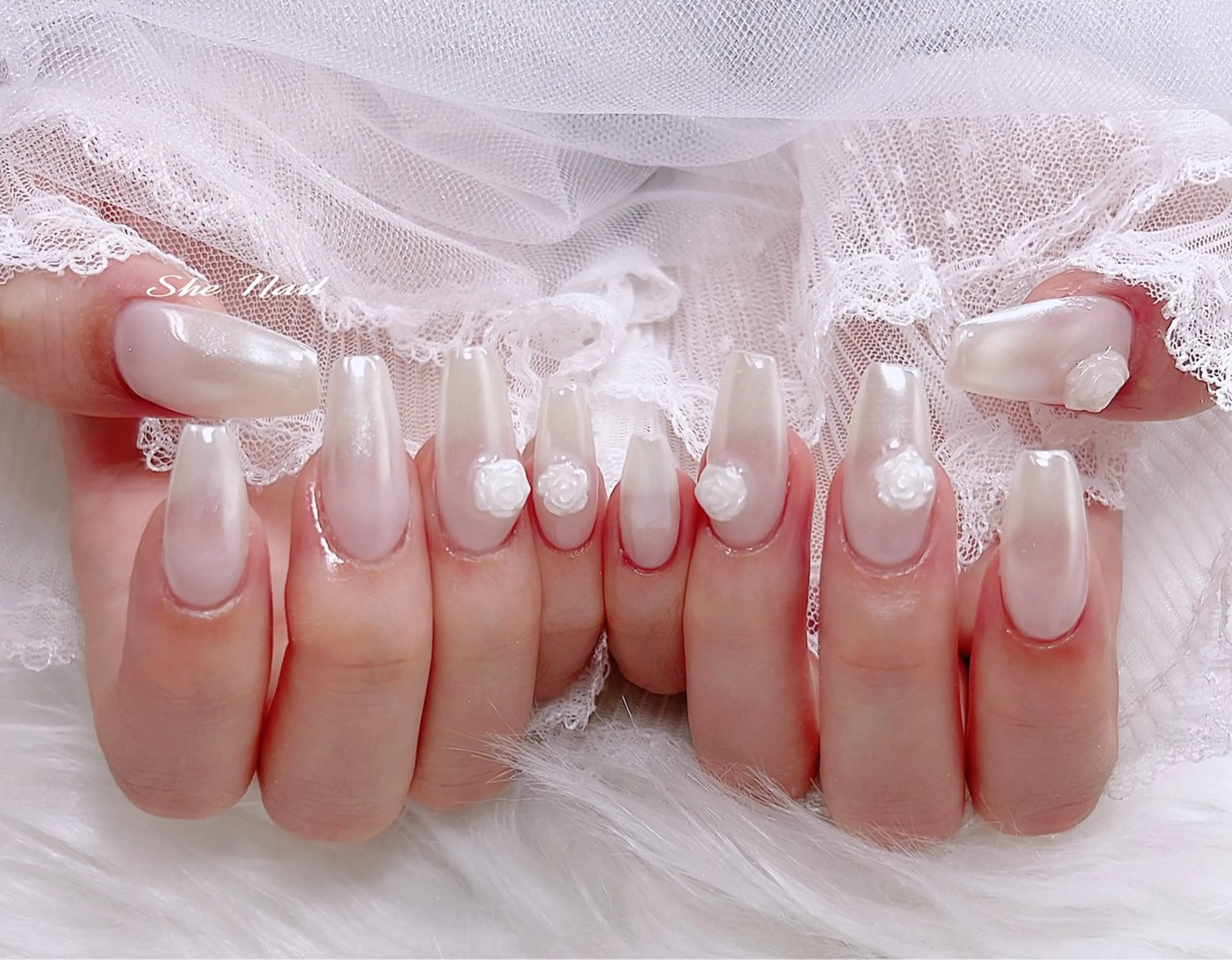 ネイル オーロラネイル チークネイル 長さ出し フレンチネイル マグネットネイル She   Nail所属・ISA_ BELLAのネイルデザイン