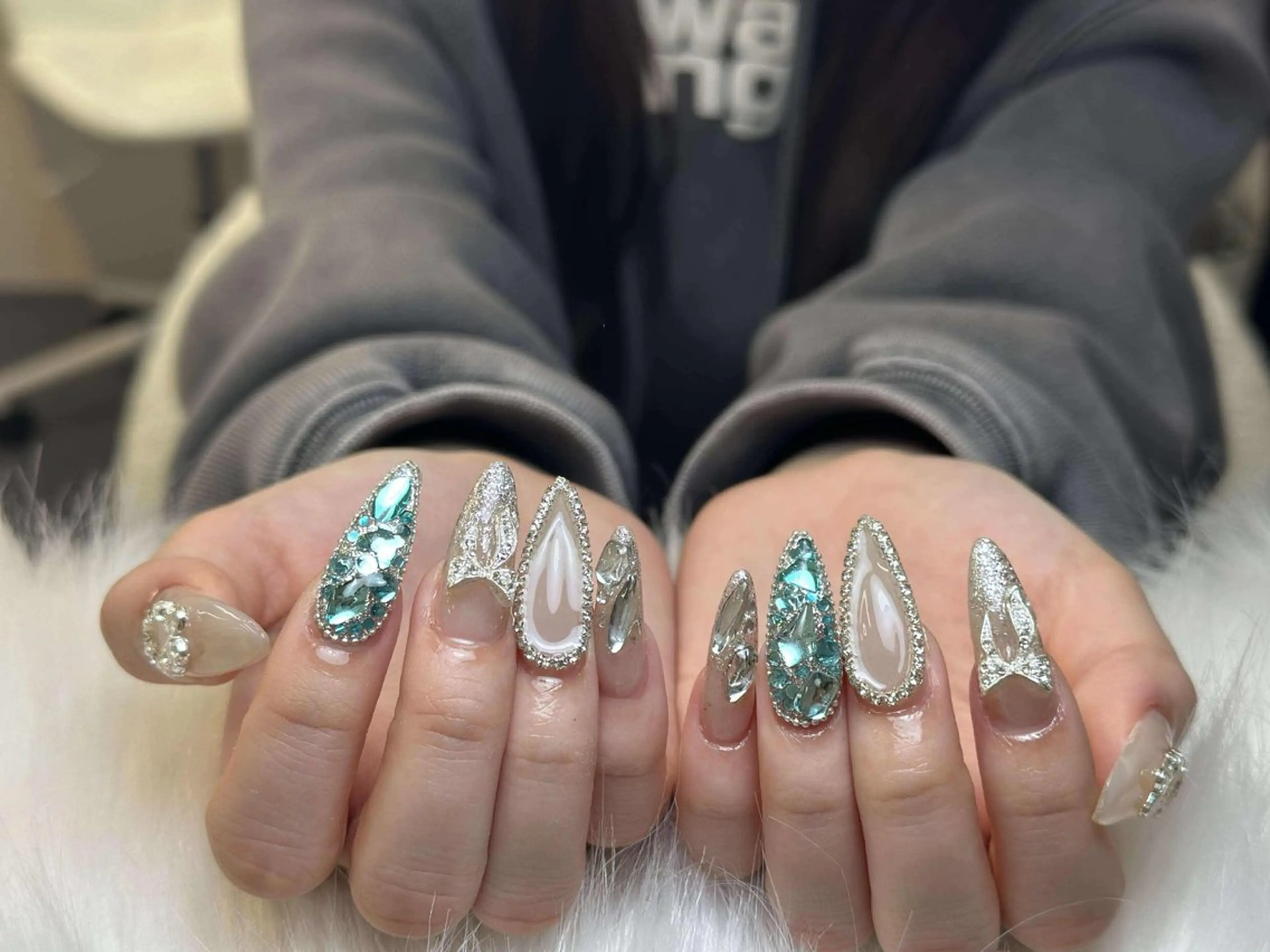 ネイル グラデーション キラキラネイル ワンカラーネイル 冬ネイル Jenn Nail Salonのネイルデザイン
