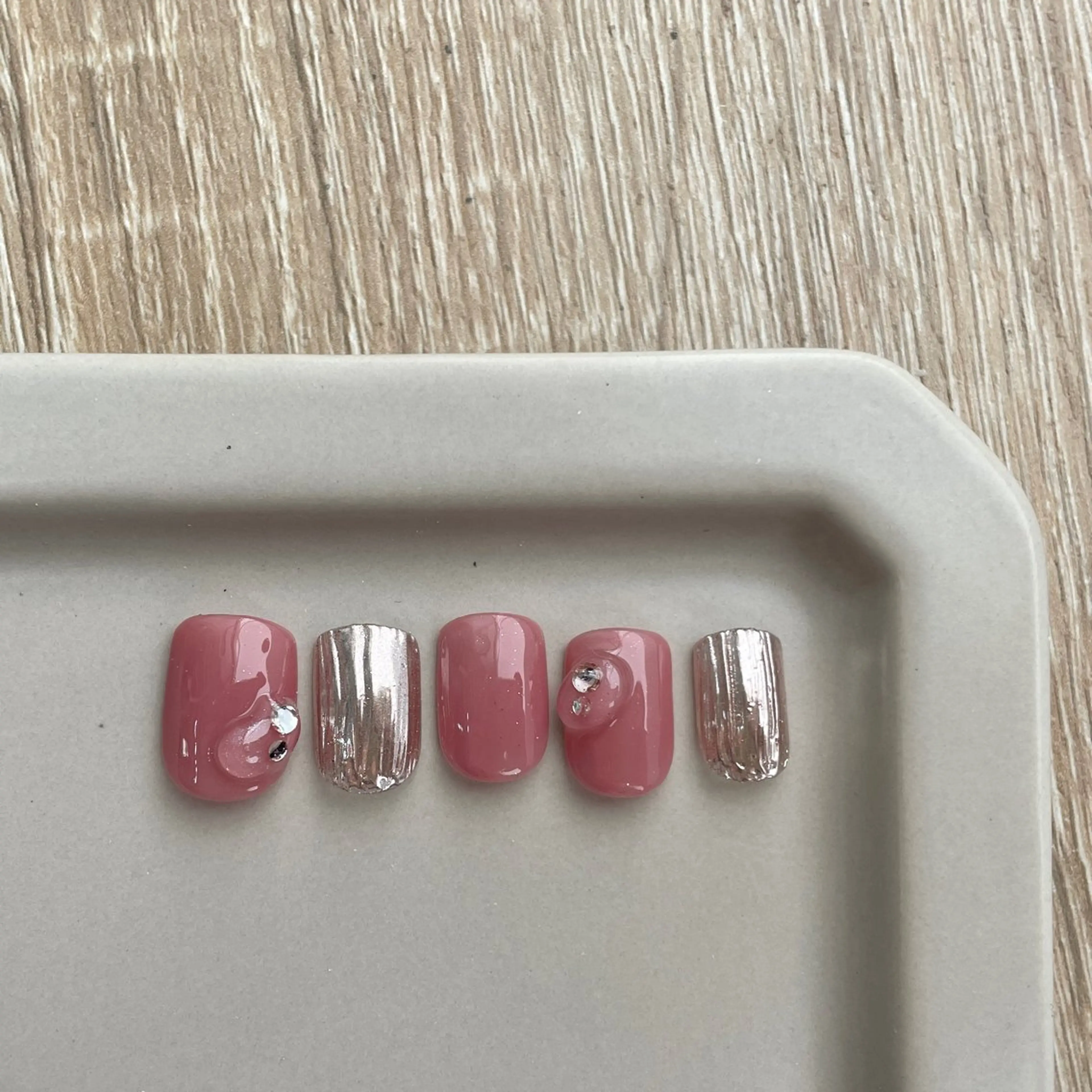 ネイル ジェルネイル 氷ネイル・うるうるネイル 韓国ネイル マグネットネイル ミラーネイル ハンドネイル 園田 ソノダのネイルデザイン