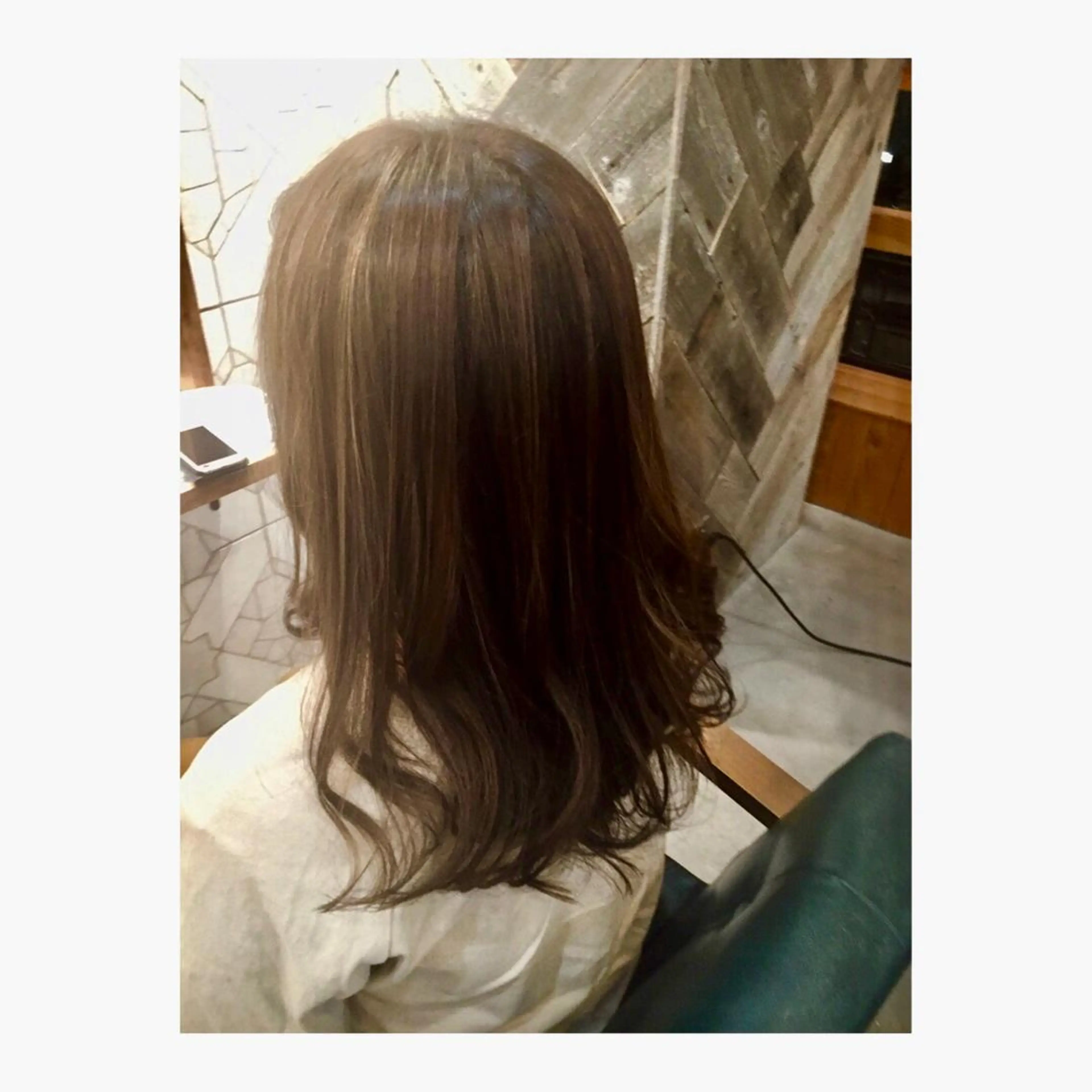 ミディアム カラー アッシュ ベージュカラー ハイライトカラー ハイライト カット ヘアカラー トリートメント 河野 行史のヘアスタイル