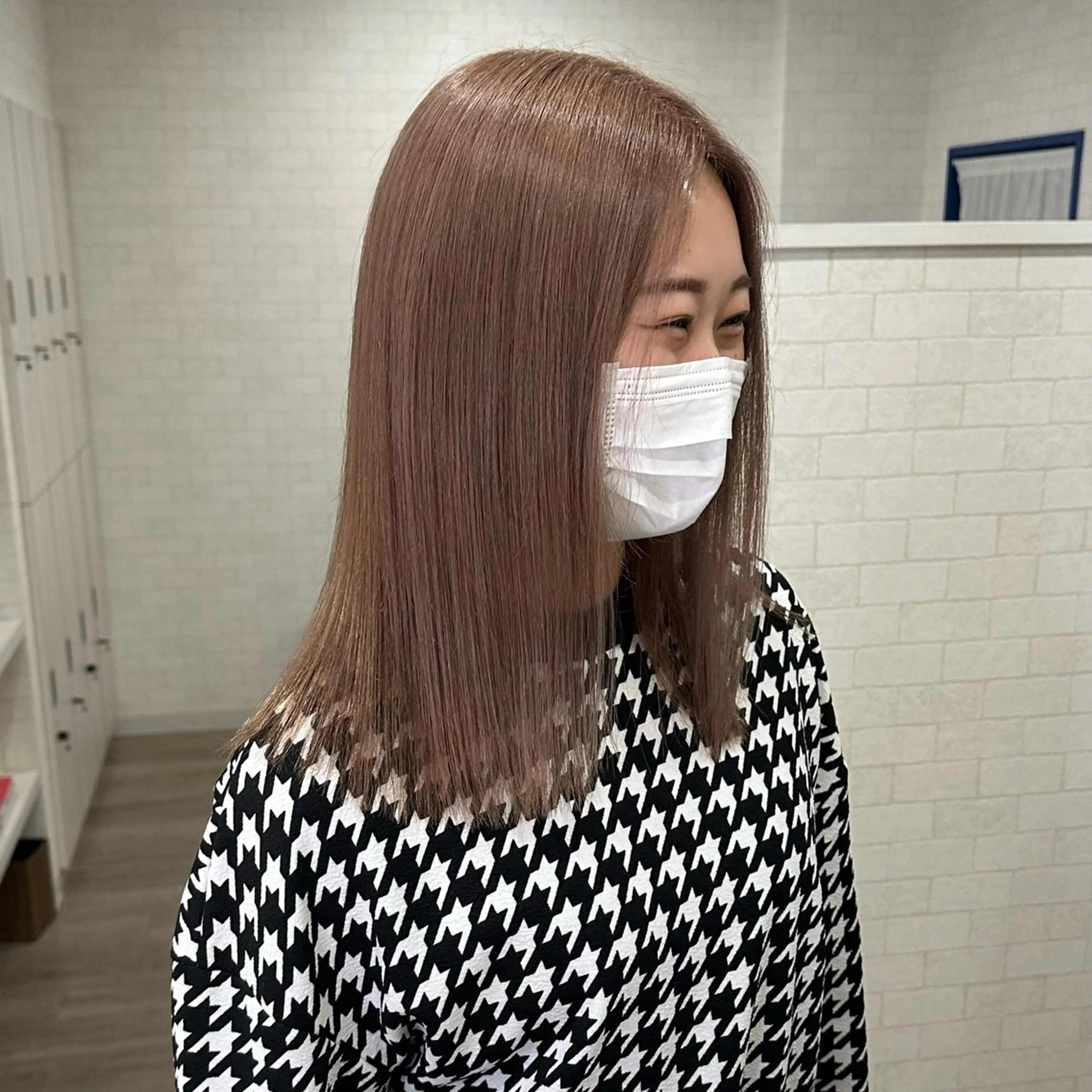 セミロング カラー ブリーチ CHEMIR所属・安田 萌菜のヘアスタイル