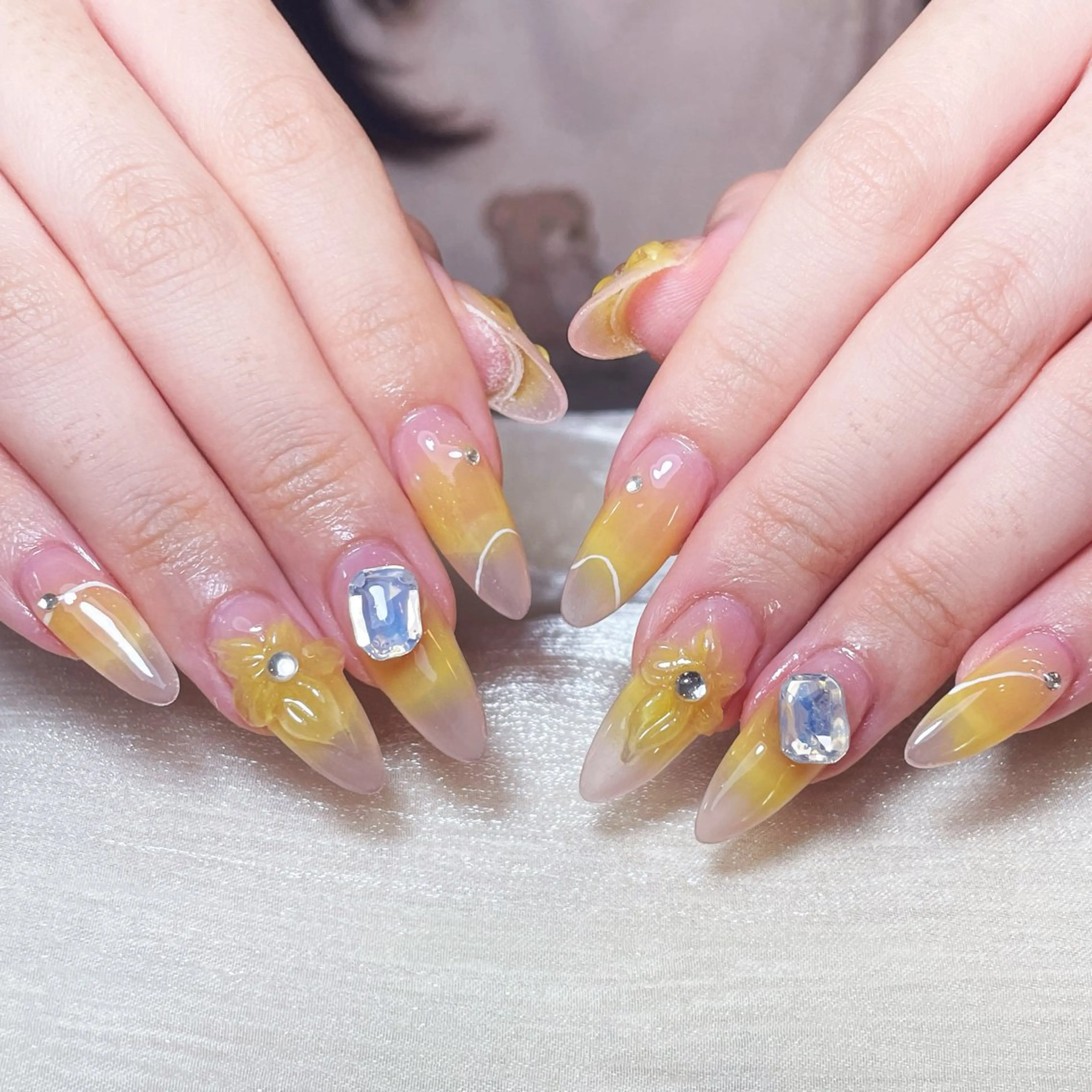 ネイル アートネイル オーロラネイル ガーリー キラキラネイル 韓国ネイル ハンドネイル DEMAIN- 🌸のネイルデザイン