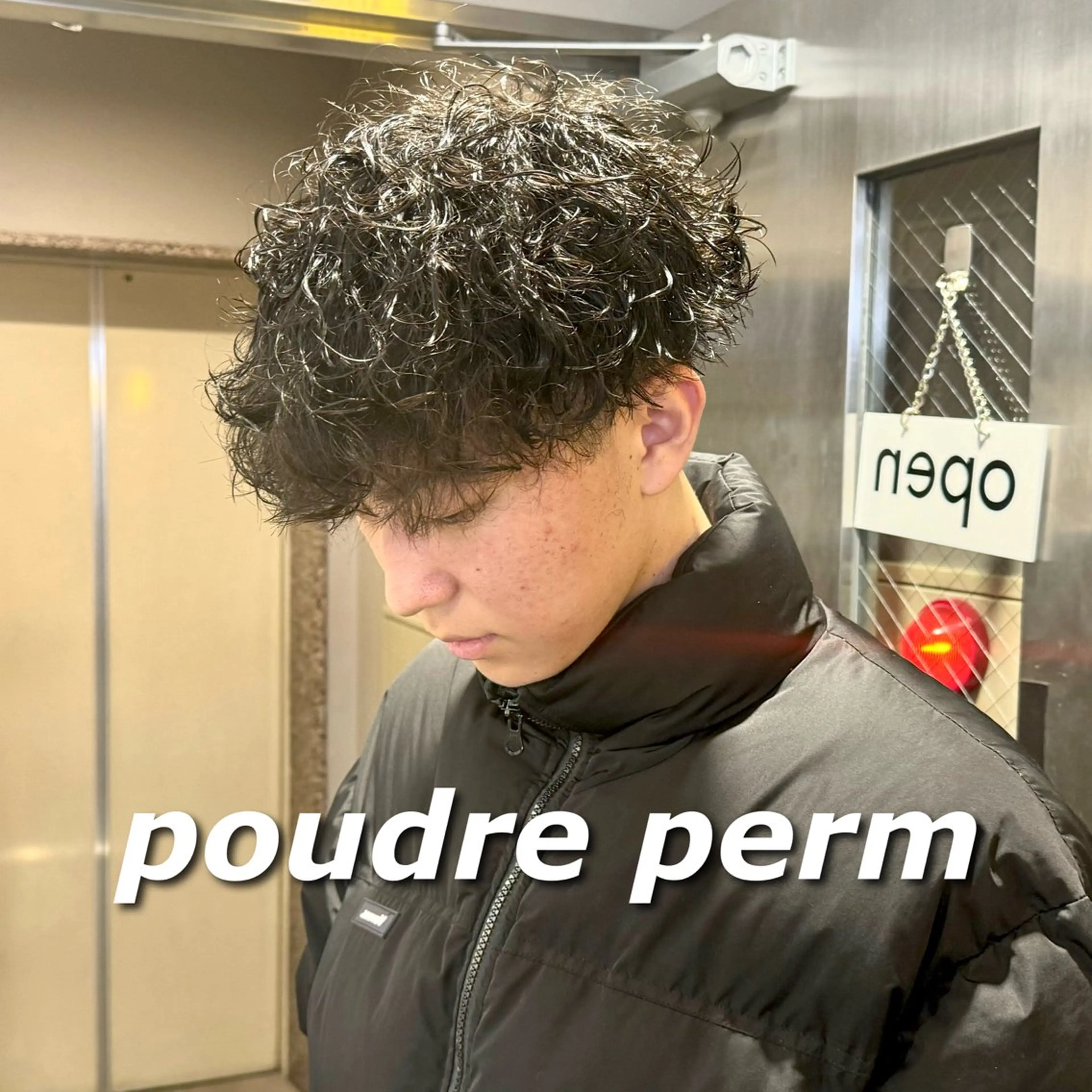 ミディアム パーマ ヘアアレンジ メンズ ミディアムパーマ メンズパーマ プードルパーマ プードルパーマ カット パーマ トリートメント ヘッドスパ ヘアセット 顔まわりカット の達人のヘアスタイル