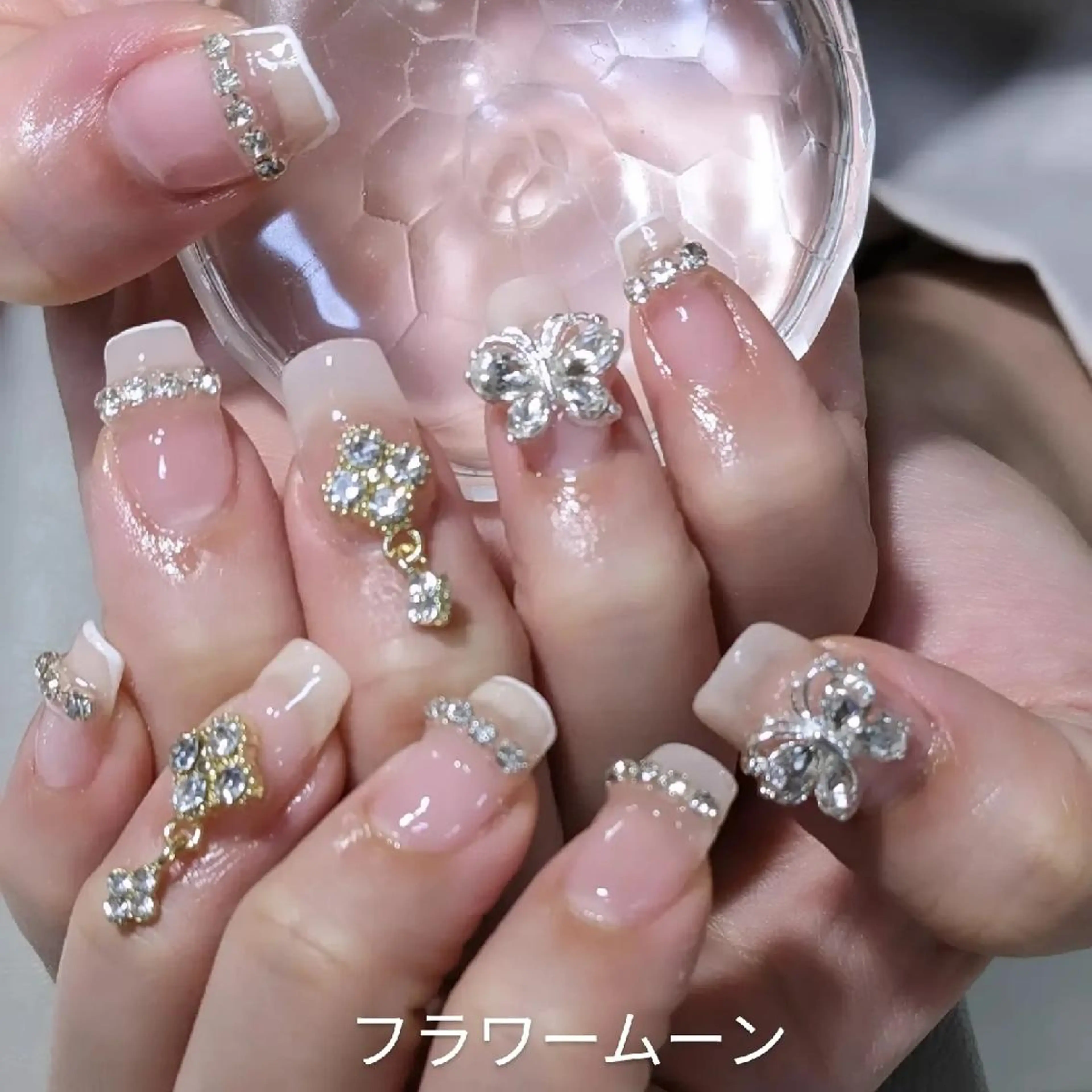ネイル フレンチネイル フラワー ムーンのネイルデザイン