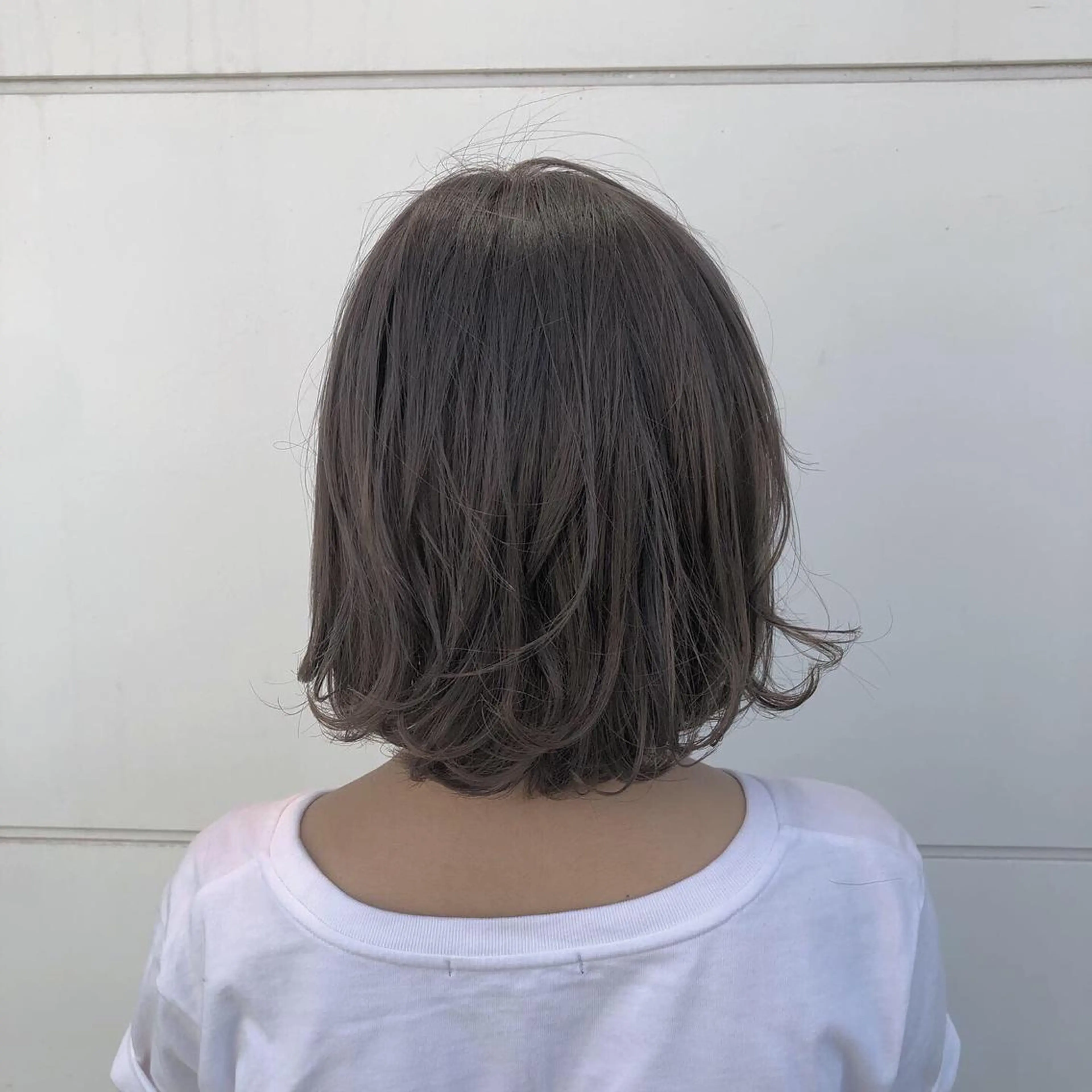 ショート ラベンダーベージュ ヘアカラー トリートメント カトウ ユウカのヘアスタイル