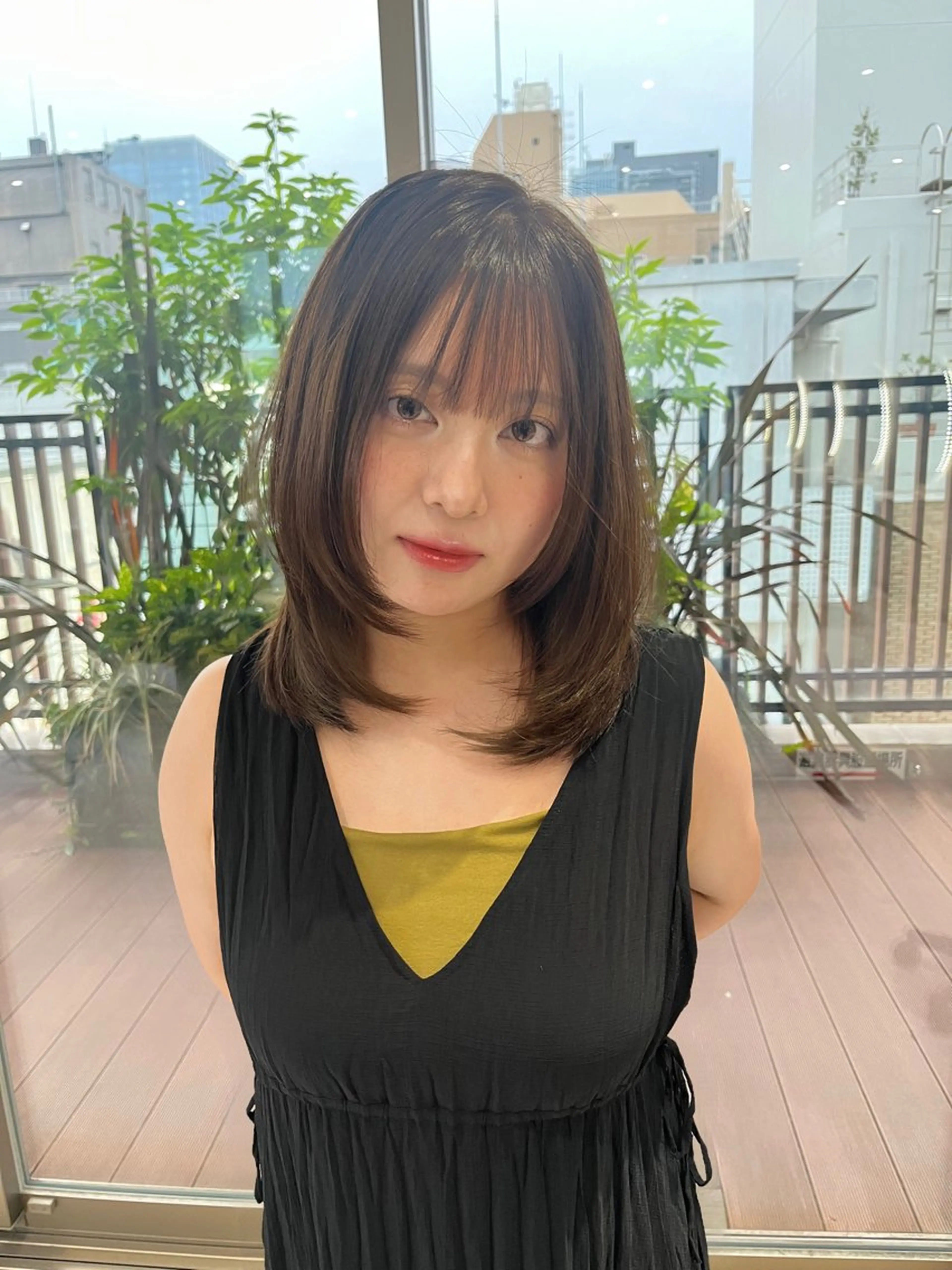 ミディアム カット ヘアカラー トリートメント 韓国レイヤー／顔周り ／ブリーチことこのヘアスタイル