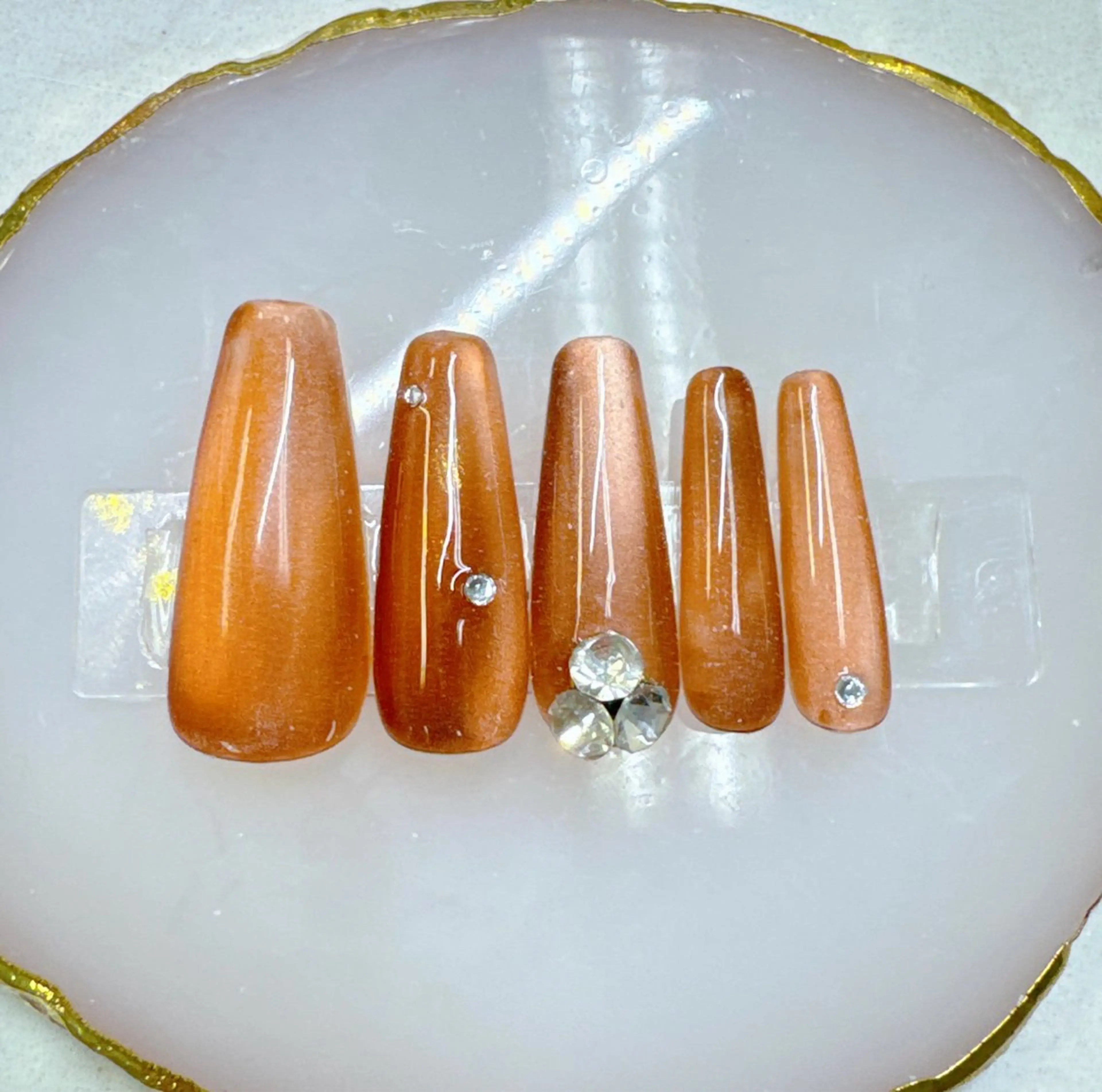 ネイル アートネイル べっ甲ネイル ボルドー チークネイル ドット クイーンズネイル銀座所属・Queeens nailのネイルデザイン