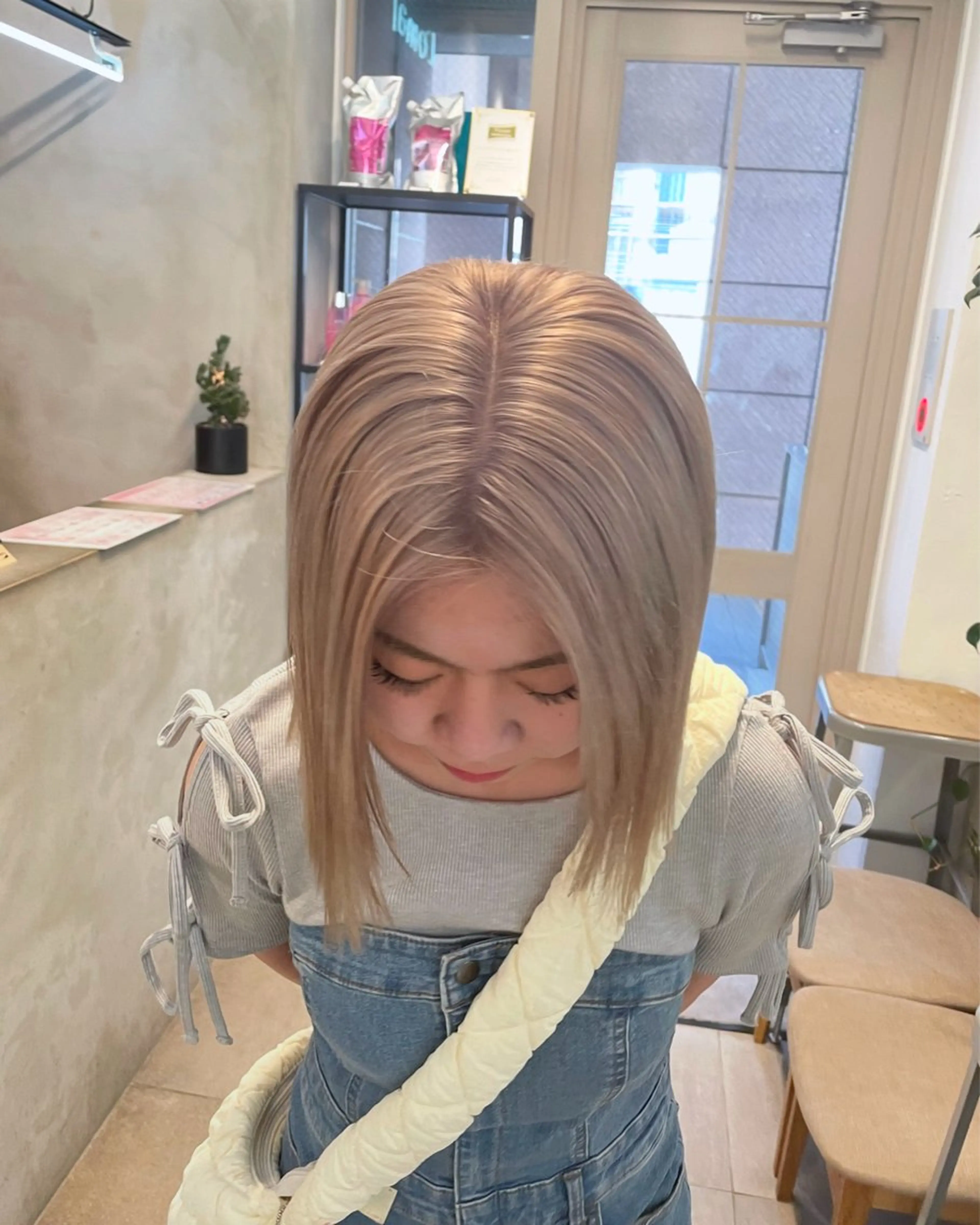 ショート カラー ミルクティー× グレージュMOMOのヘアスタイル