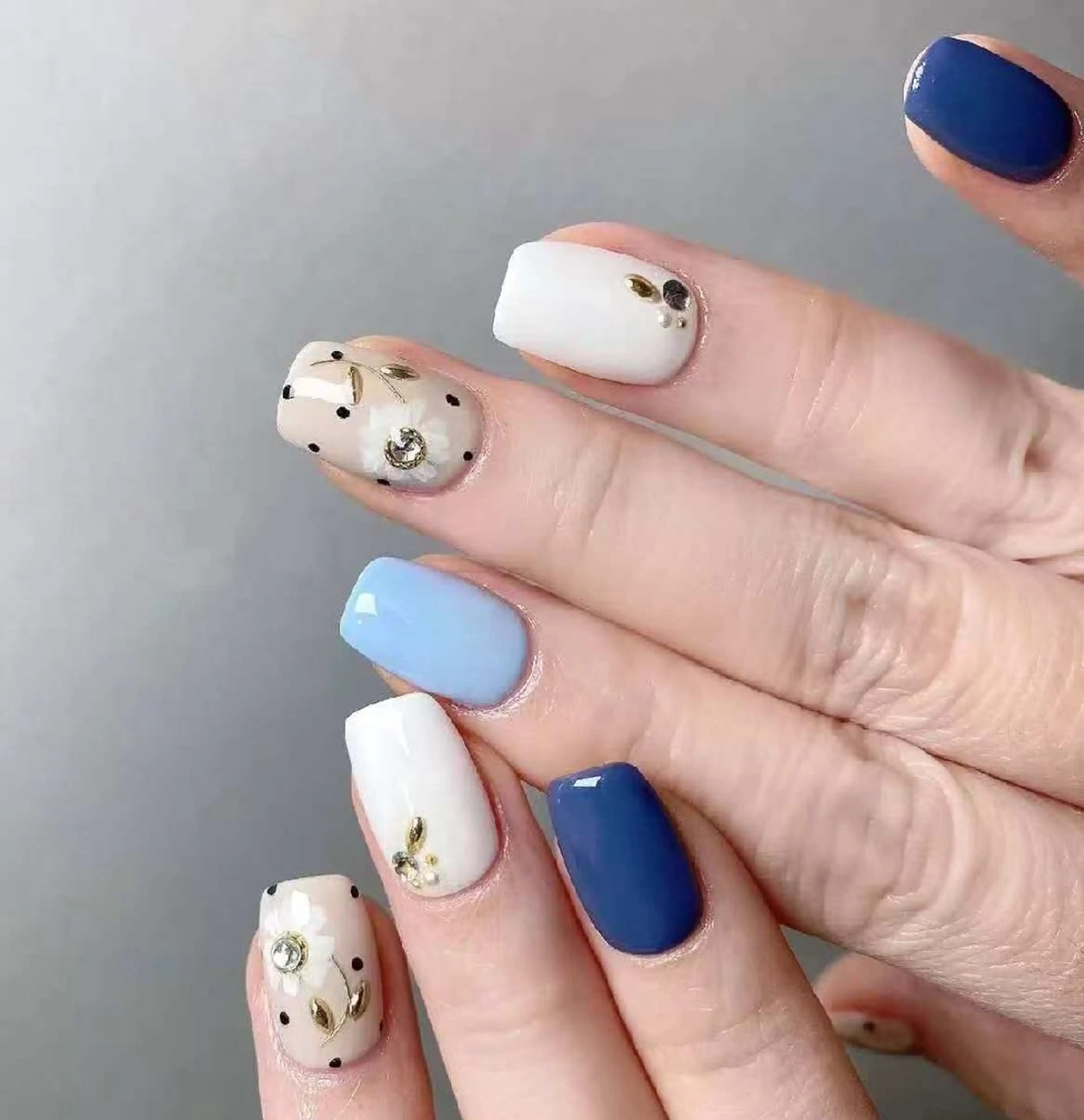 ネイル オーロラネイル フラワーネイル フットネイル フレンチネイル ジェルネイル Oomiya 服部のネイルデザイン