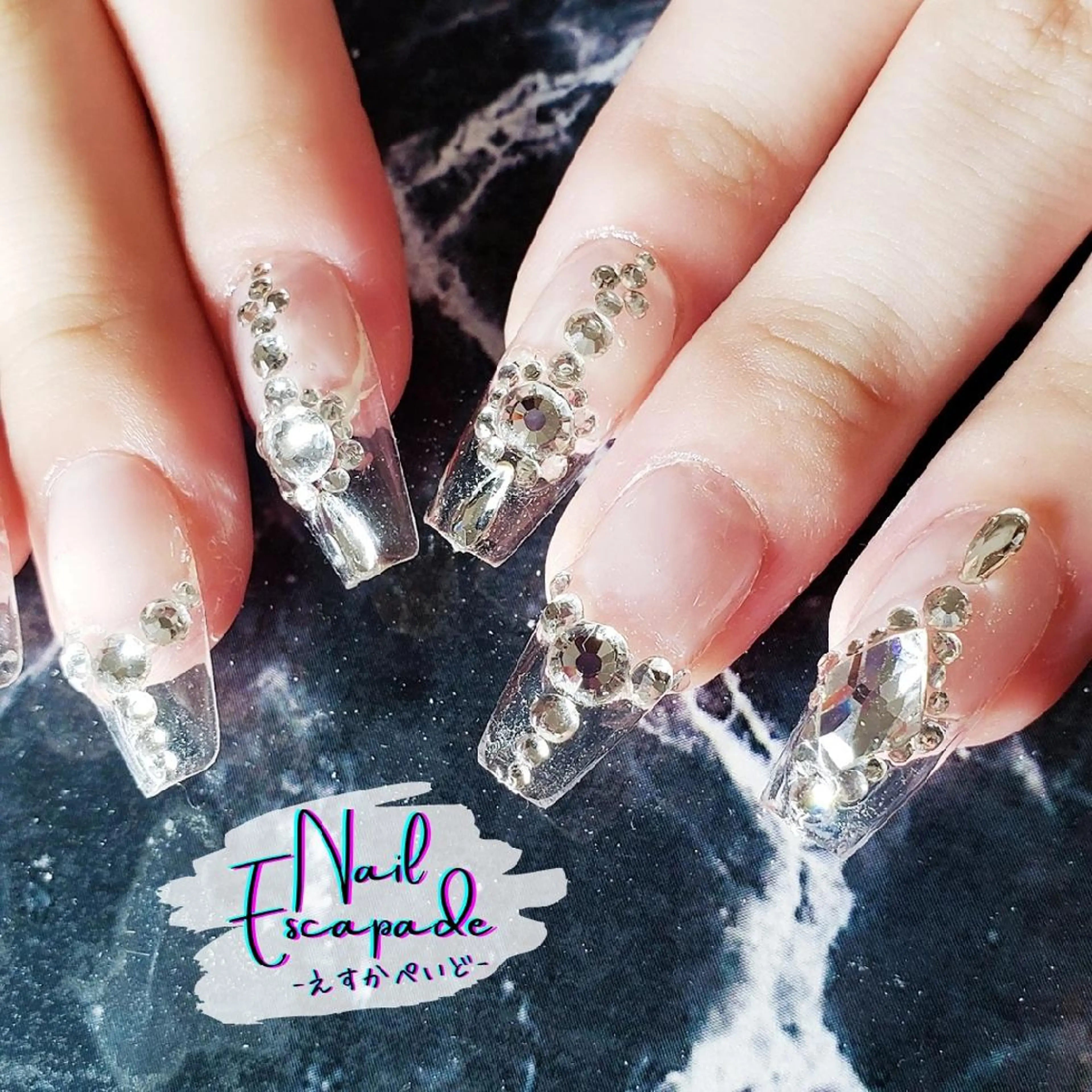 ミディアム ネイル ハンドネイル クロキ 。のネイルデザイン