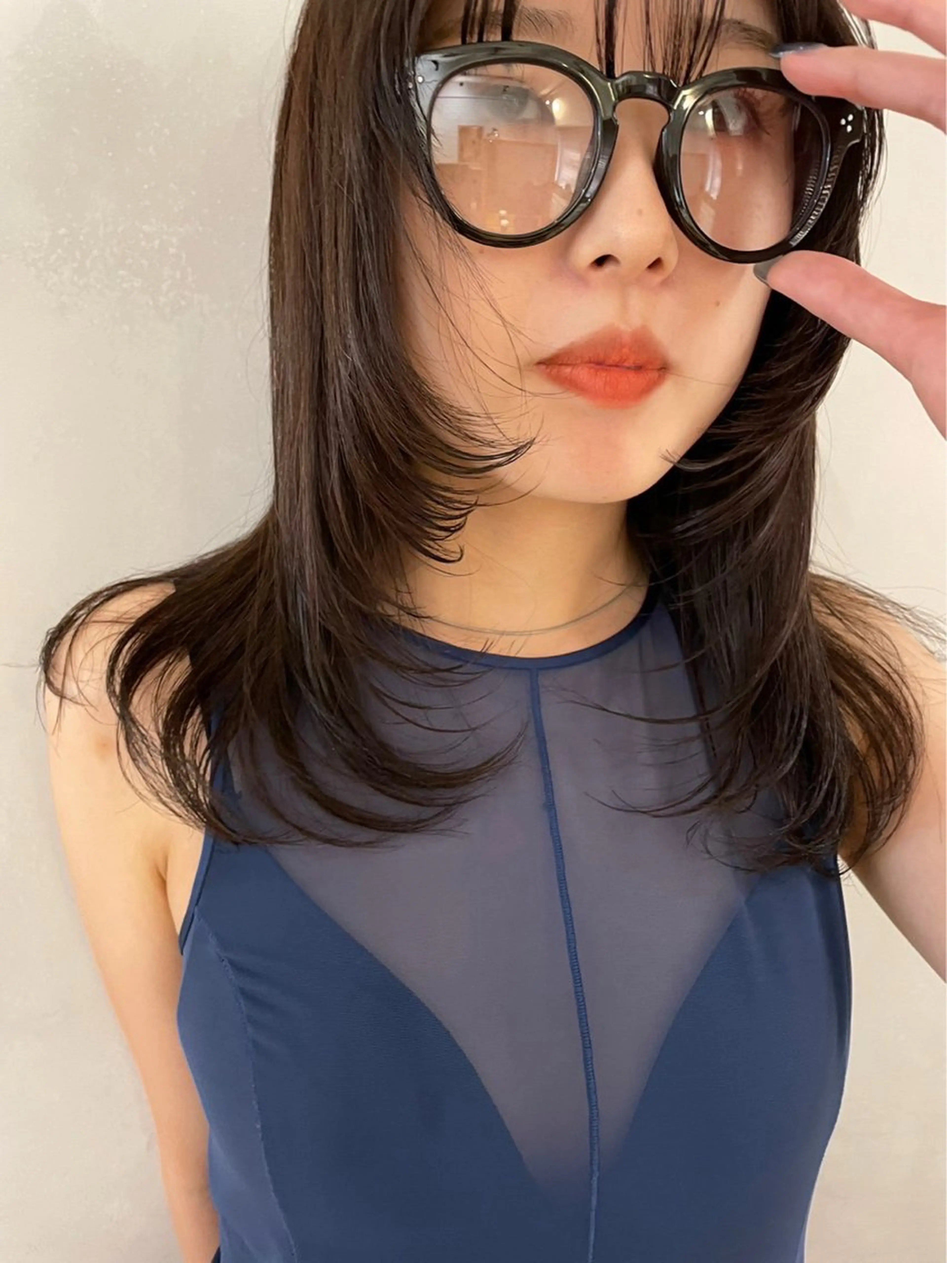 セミロング 顔まわりレイヤー 顔周りカット レイヤーカット VIST by REVO所属・海外ヘア／ ハイトーン／竹井俊介のヘアスタイル