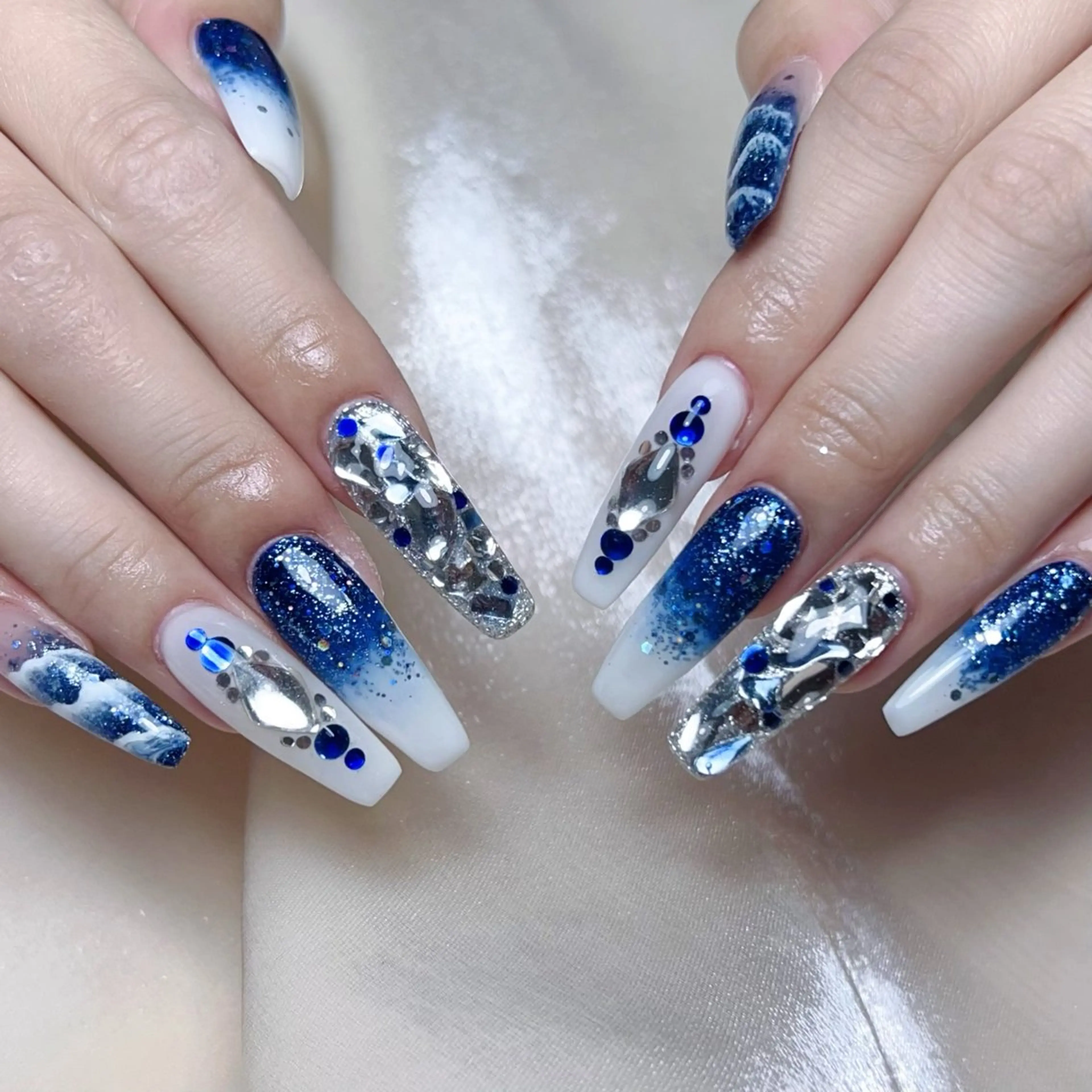 メンズ ネイル メンズ韓国風 アートネイル オーロラネイル ガーリー キラキラネイル ハンドネイル Nail salon 木にいるのネイルデザイン