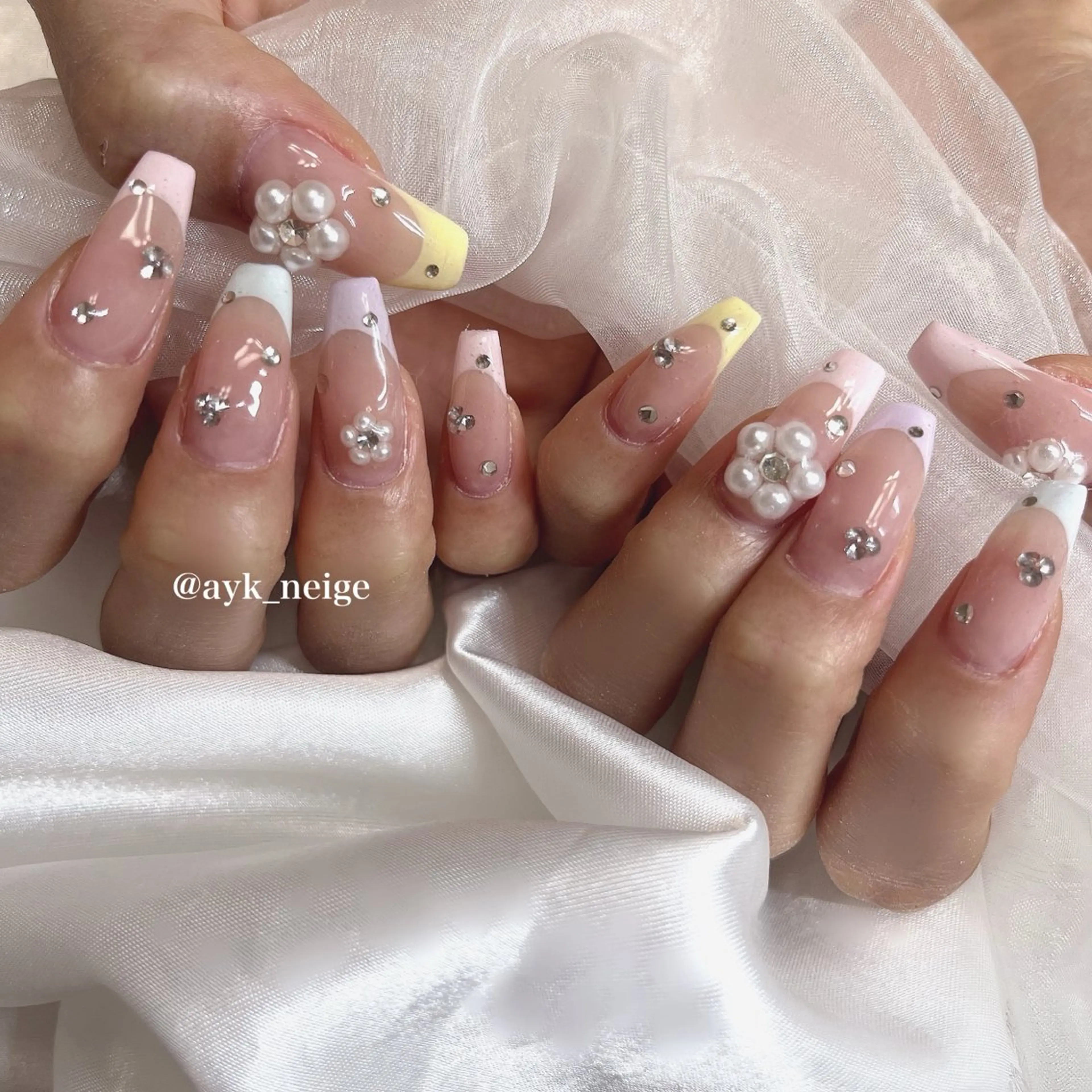 ネイル フットネイル キラキラネイル 韓国ネイル リボン シンプルネイル n'eige nail所属・大谷 綾香のネイルデザイン
