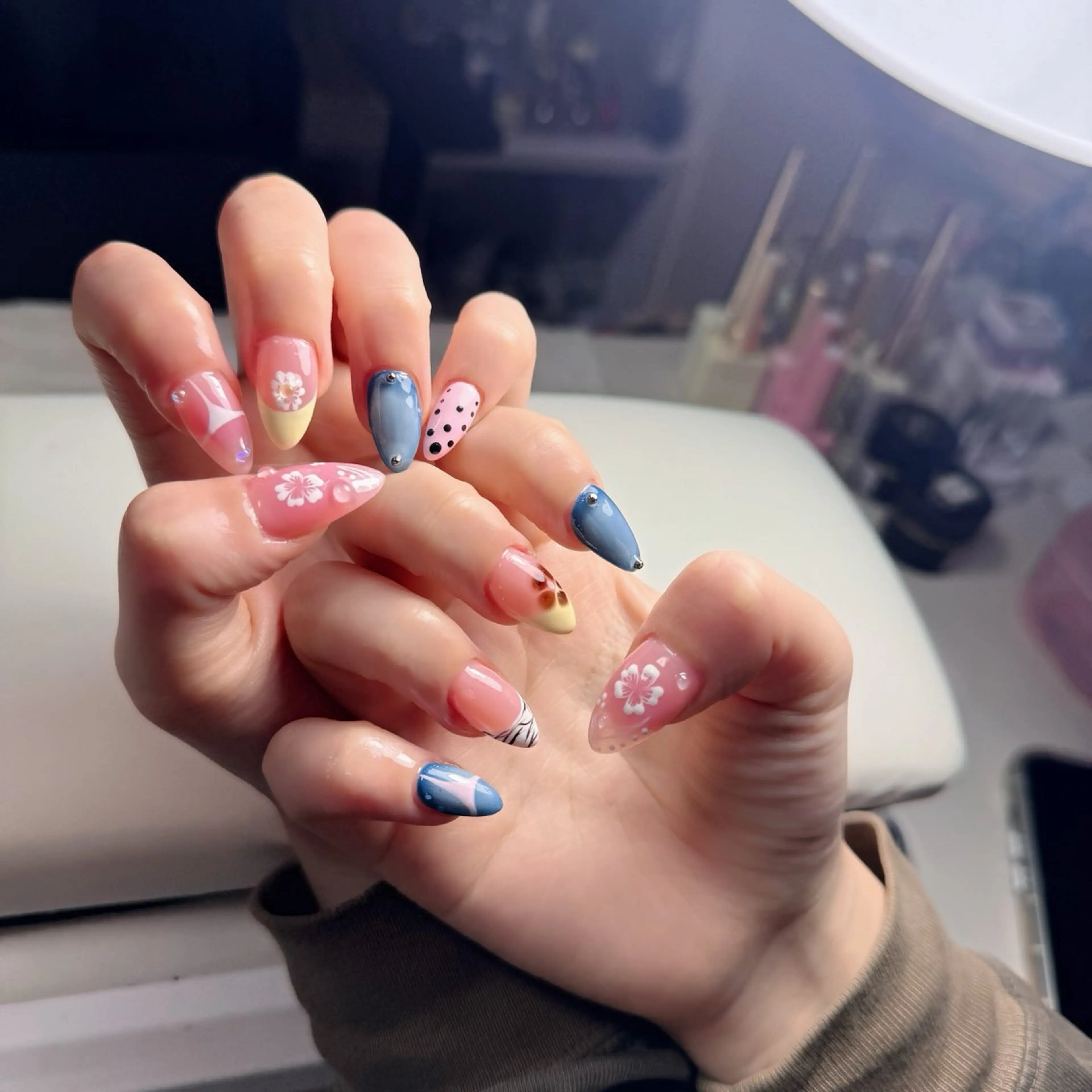 ネイル チークネイル フレンチネイル グラデーション 韓国ネイル マグネットネイル ハンドネイル Hana nail所属・Hana Nailのネイルデザイン