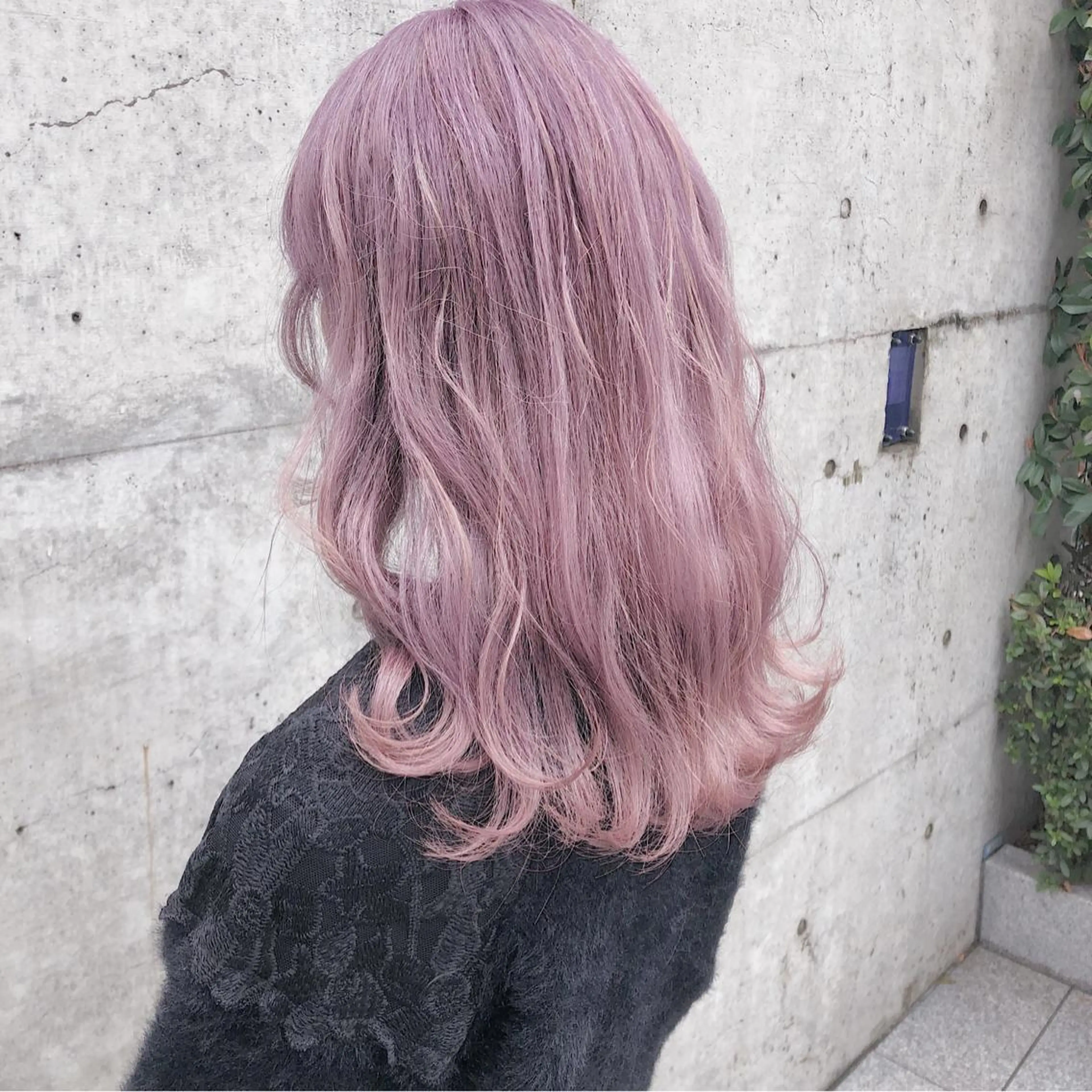 ロング カラー ヘアアレンジ メンズ キッズ ヘアカラー トリートメント 💟Chloe原宿店 🩶ハイトーンのヘアスタイル