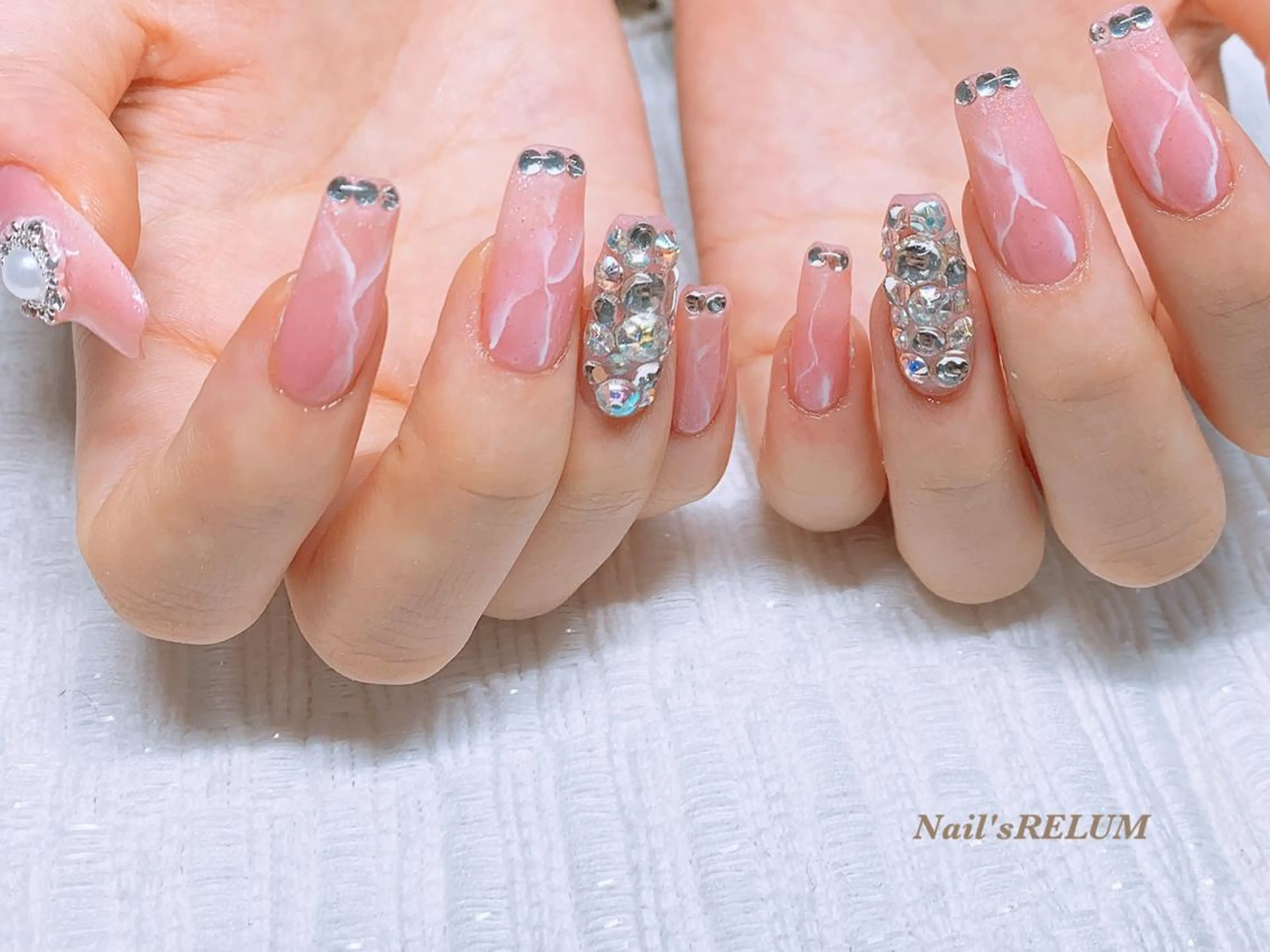 ネイル 持ち込み THECOLORS所属・近貞 莉奈のネイルデザイン