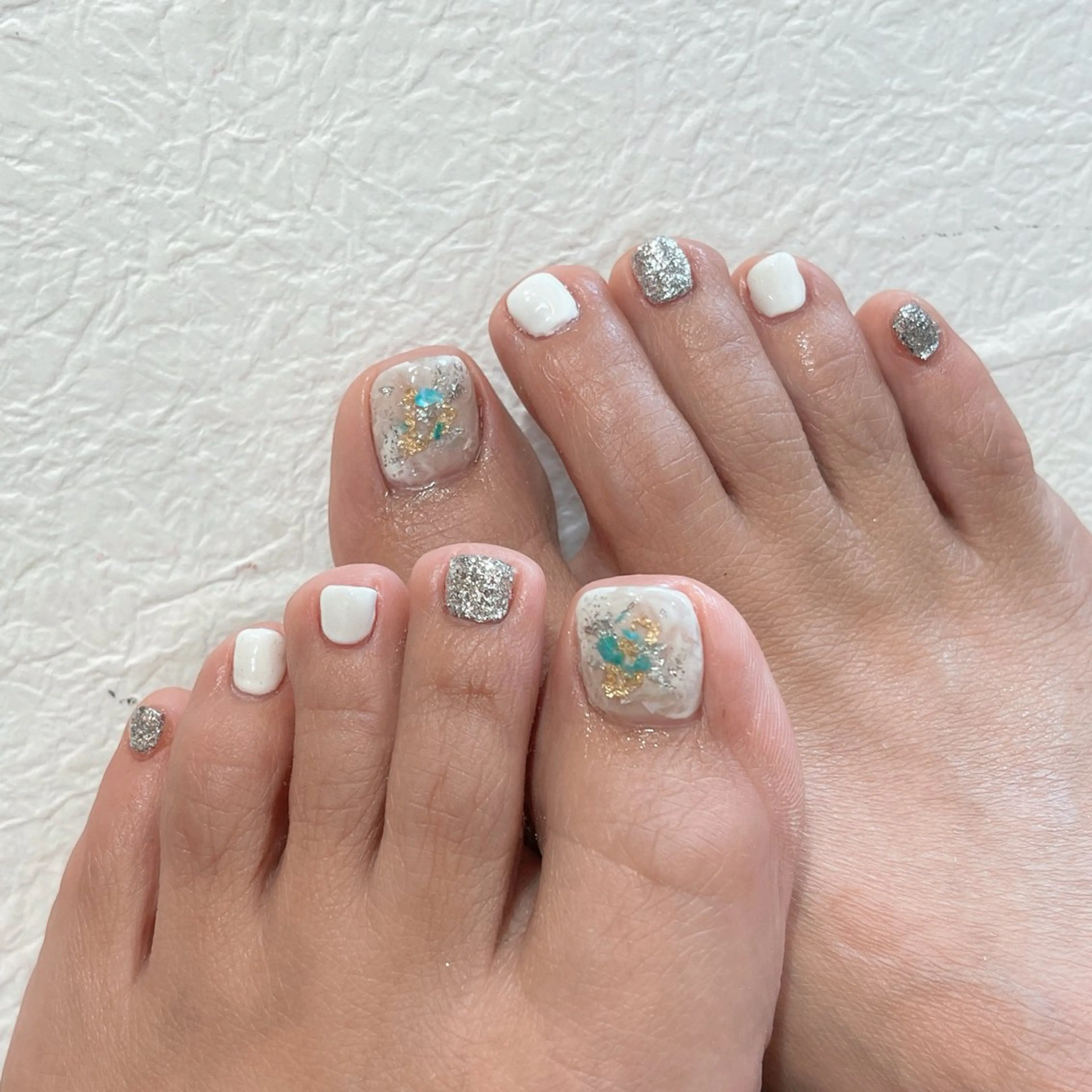 ネイル アートネイル フットネイル ジェルネイル キラキラネイル 韓国ネイル フットネイル Y nail なんば堀江店のネイルデザイン