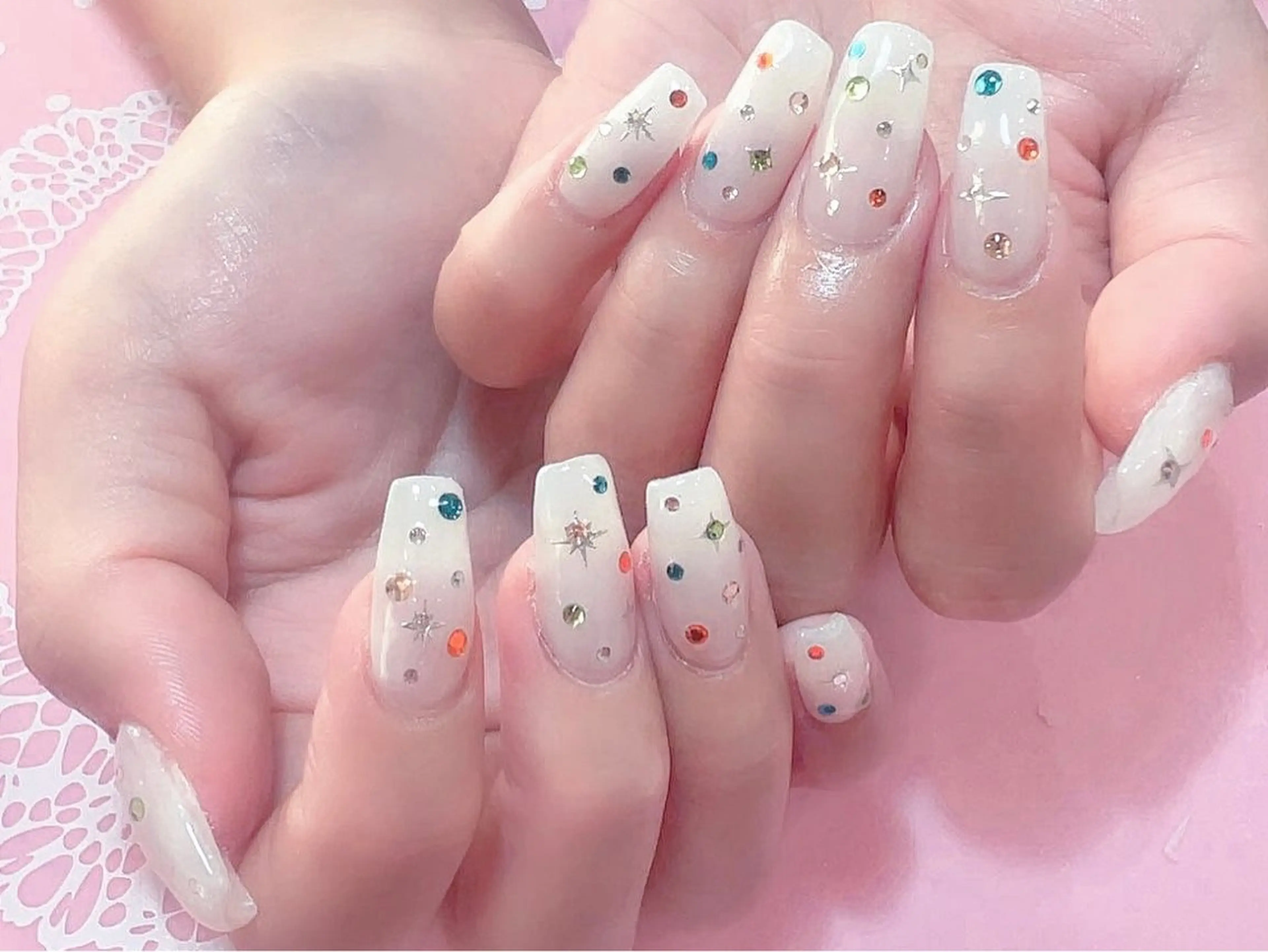 ネイル アートネイル オーロラネイル ガーリー キラキラネイル 韓国ネイル ハンドネイル DEMAIN- 🕊️研修のネイルデザイン