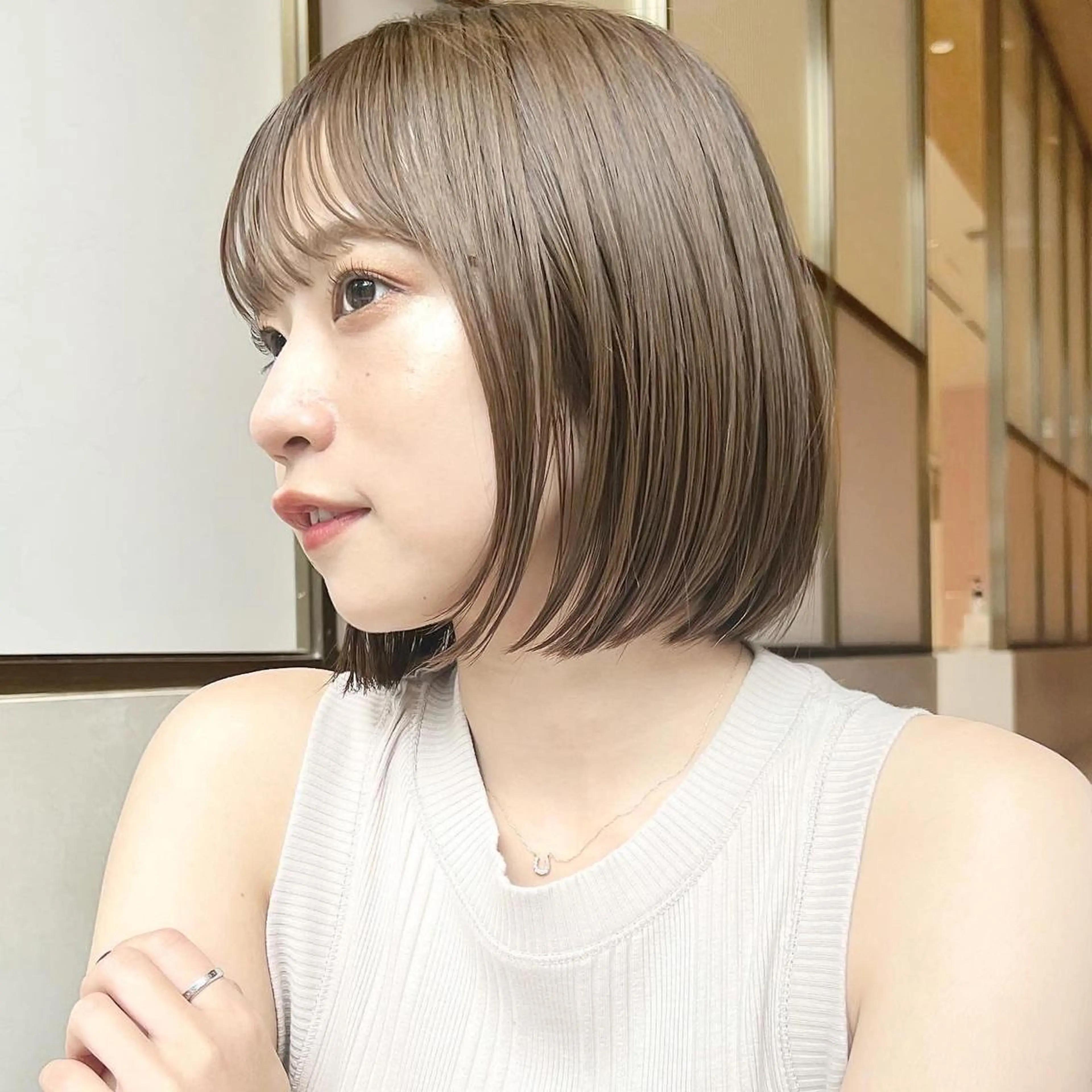 ミディアム カラー ベージュカラー 透明感カラー グレージュ ボブ カット ヘアカラー トリートメント レイヤー専門家 ダブルカラー修のヘアスタイル